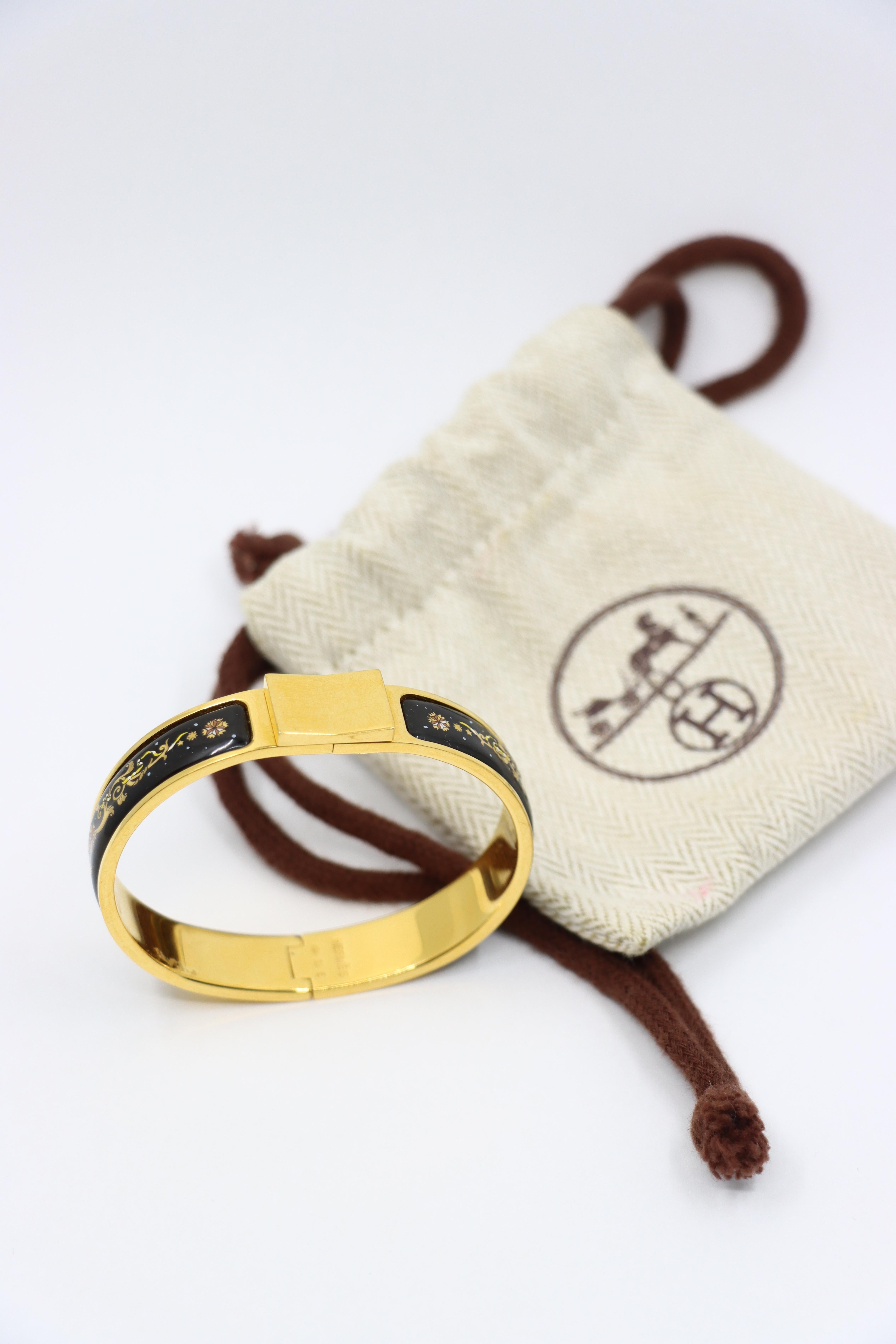 Hermes - Bracelet en émail à motifs dorés en vente 9