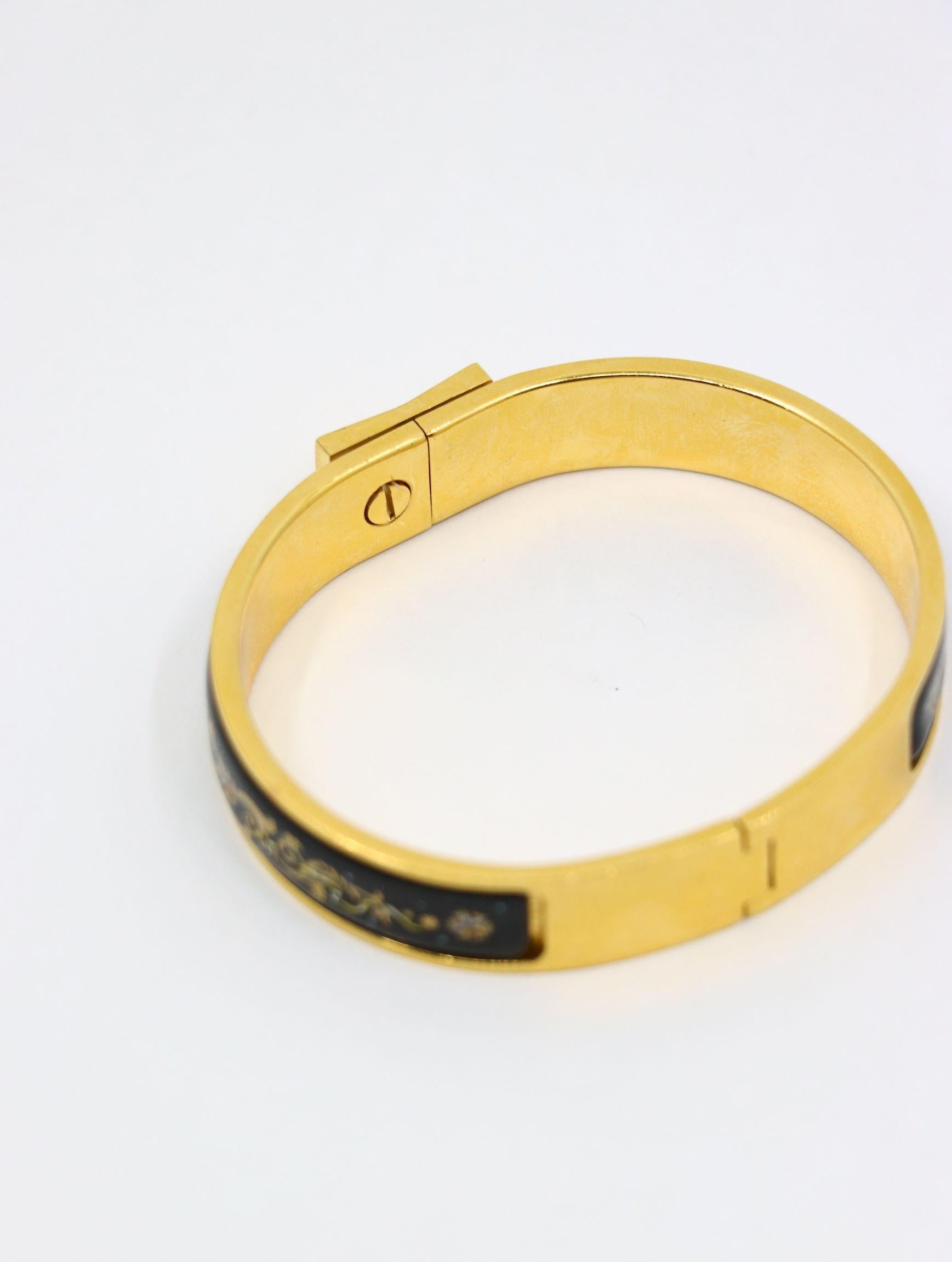 Hermes - Bracelet en émail à motifs dorés en vente 3