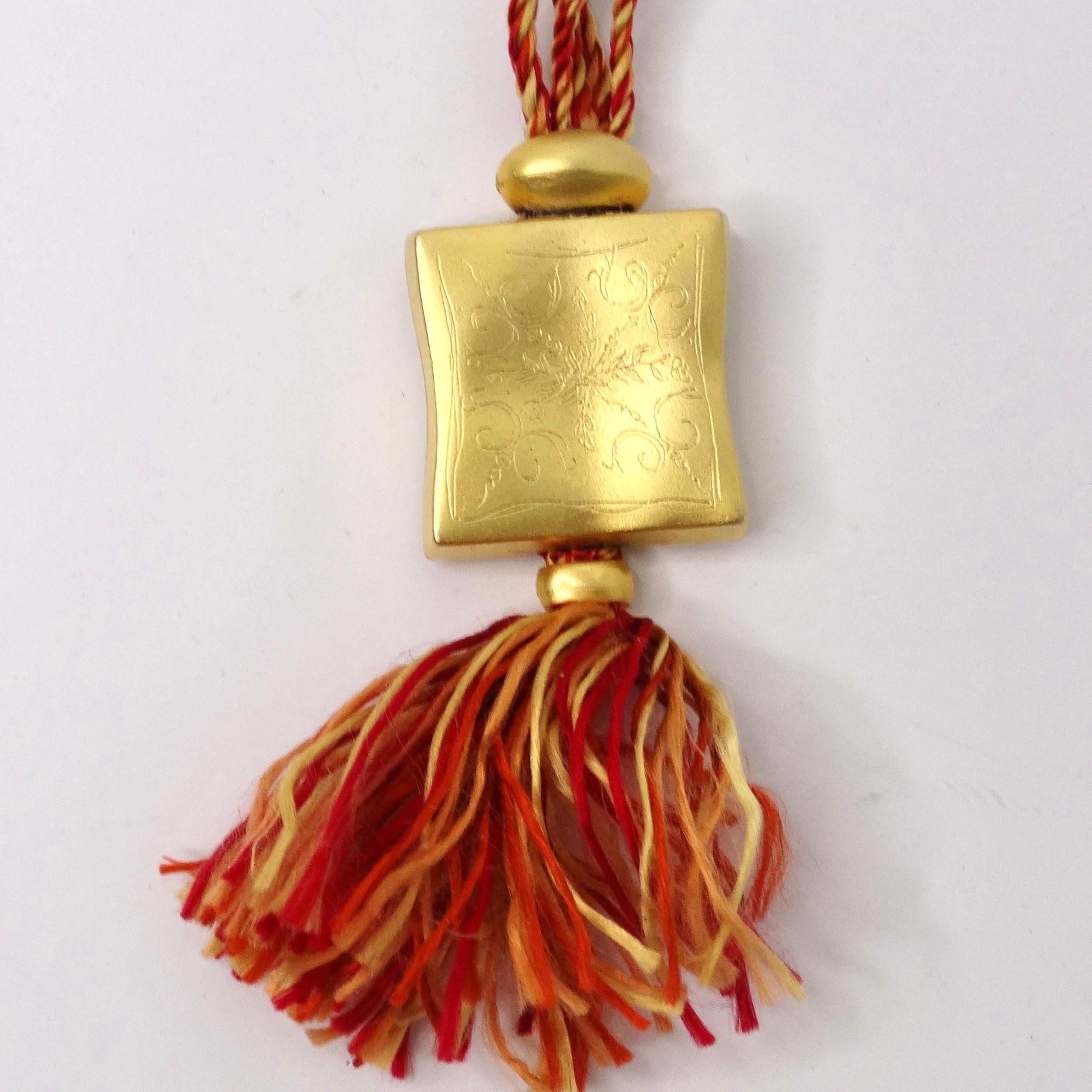 Hermes Gold Tone Anhänger auf Seide Garn Akkord Halskette im Angebot 2