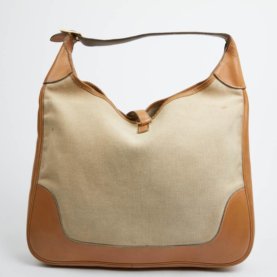 A great classic from Maison Hermès, this vintage 