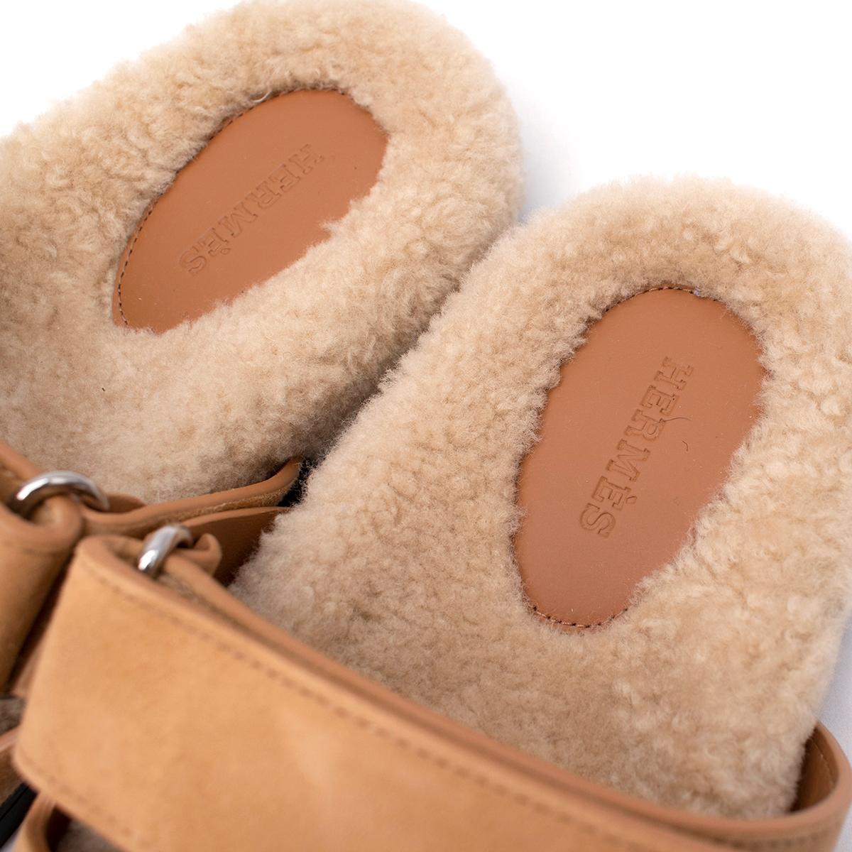 Hermes Golden Beige Shearling Chypre Sandal - Sold Out - Us size 7.5 In New Condition In London, GB