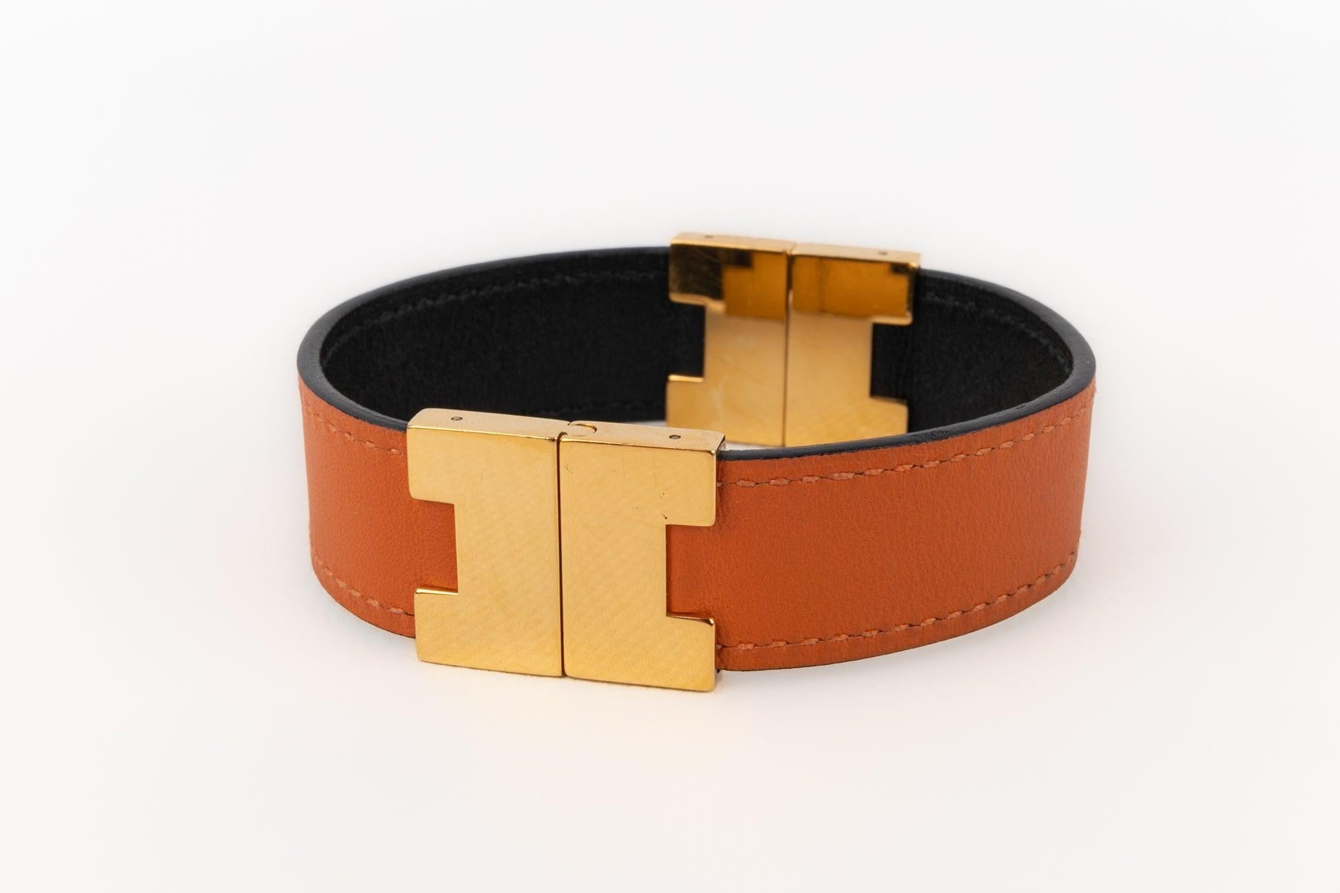Hermès Golden Metal Bracelet In Excellent Condition For Sale In SAINT-OUEN-SUR-SEINE, FR