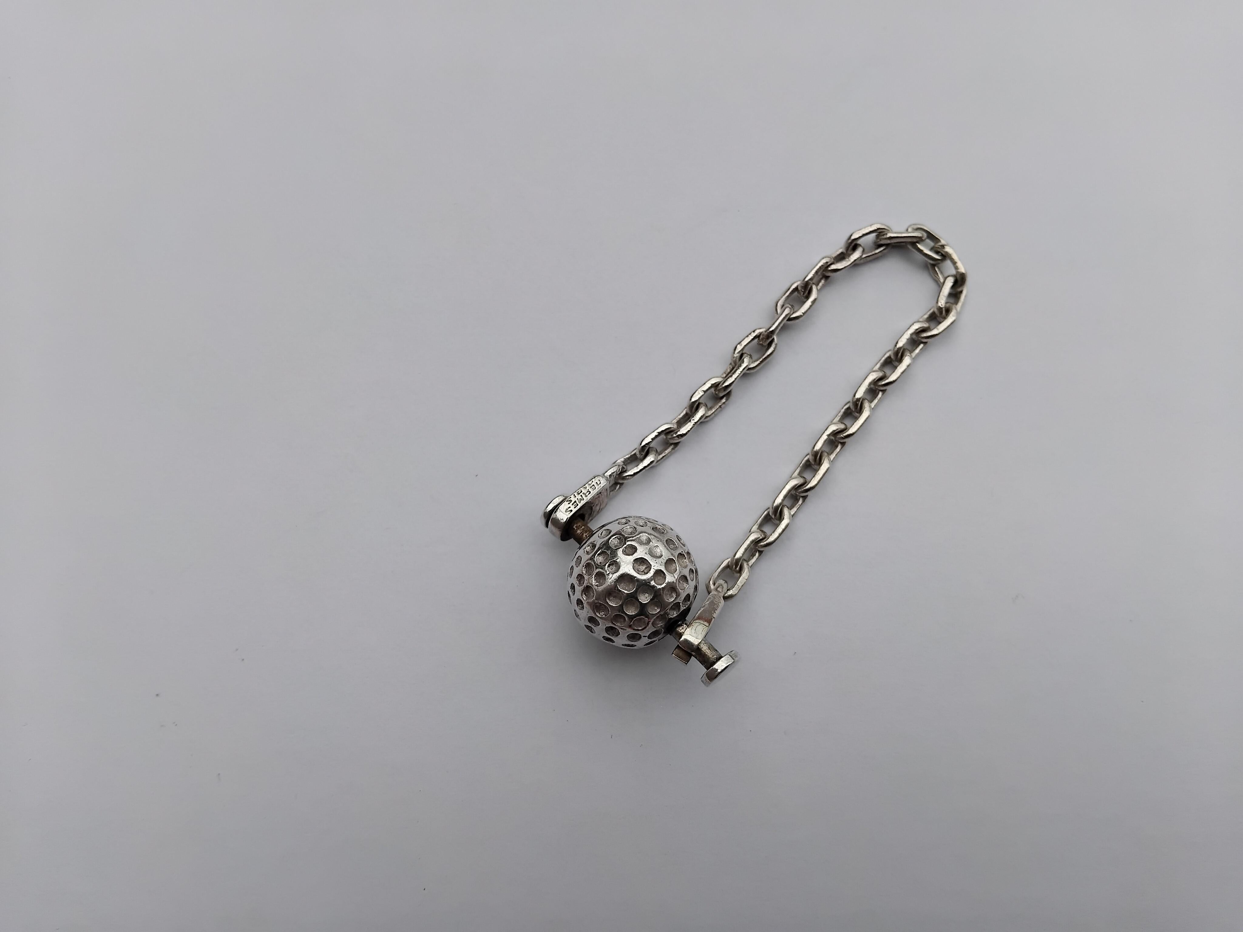 Rare Authentic Hermès Key Holder

Shape: Golf Ball

Vintage Item

Made of silver

Colorway: silvery

