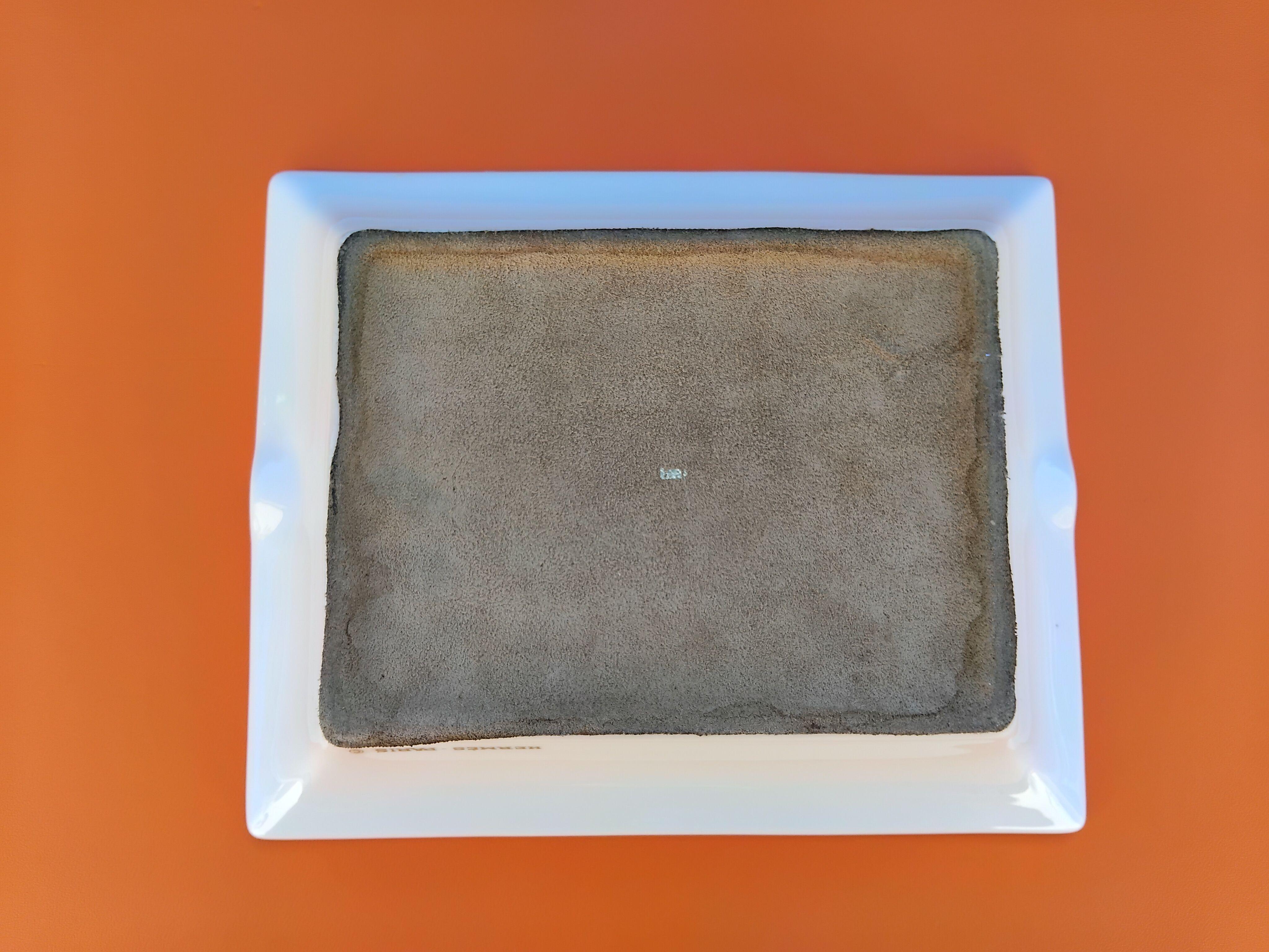 Hermès Golf Print Cigar Ashtray Change Tray Porcelain Gold 9