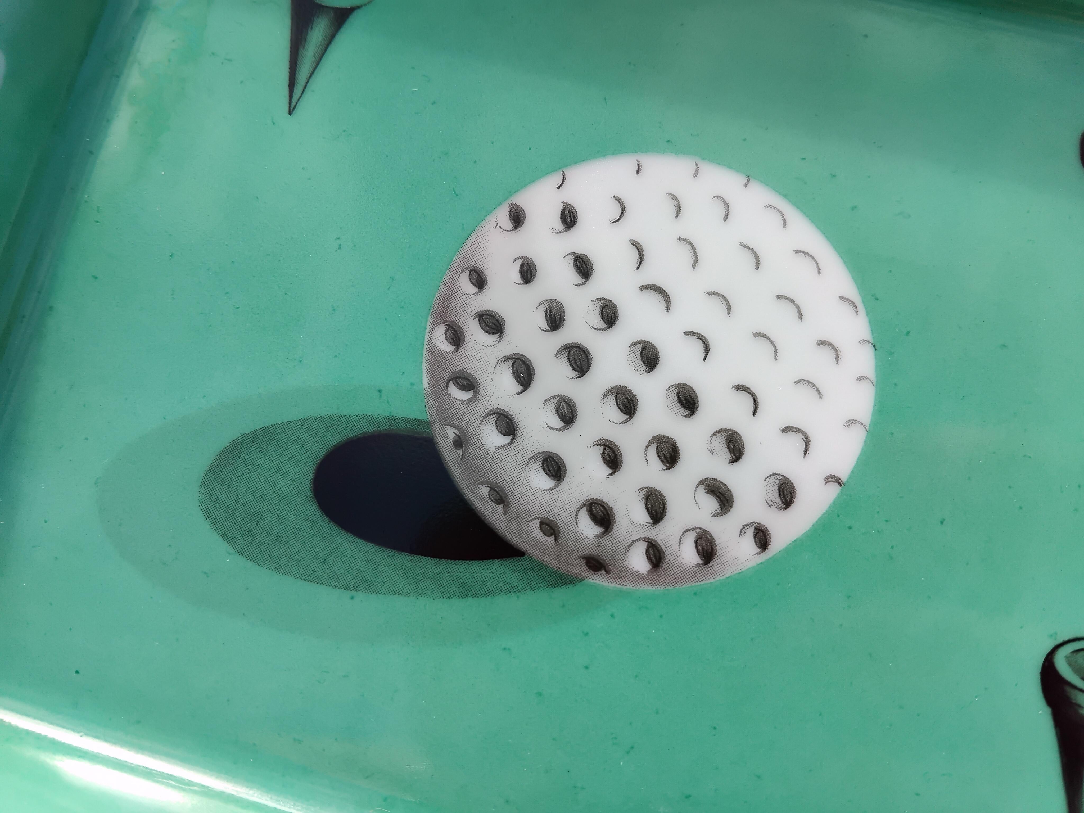 Rare and Beautiful Authentic Hermès Ashtray

Print: golf ball, clubs and tees

Made in France

Vintage item

Made of porcelain, edges and notches hand painted with fine gold

Bottom covered with green suede leather, 