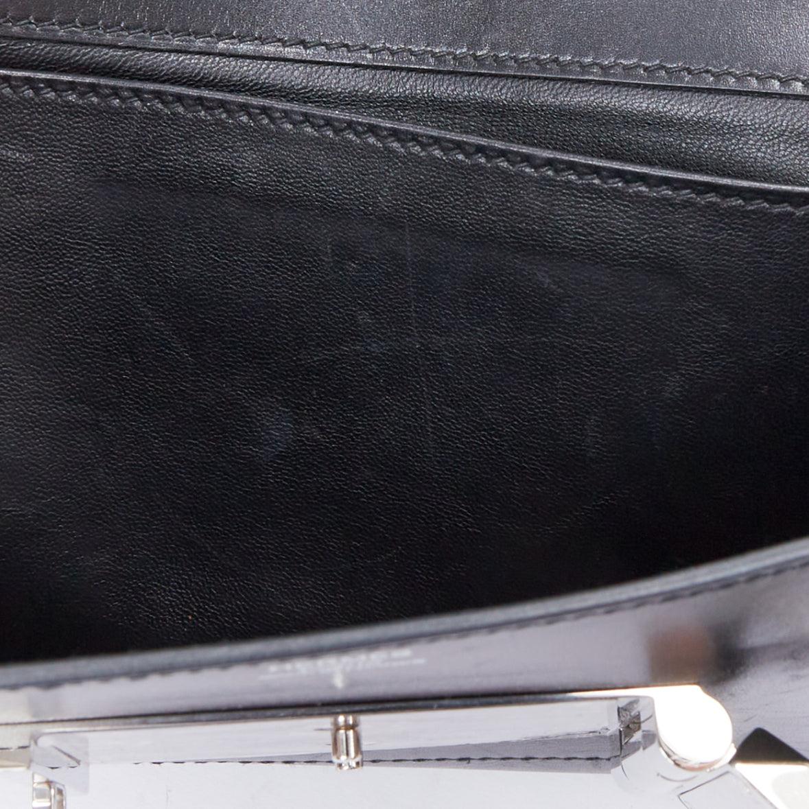 HERMES Pochette à bracelet Goodlock en cuir noir et métal argenté en vente 4