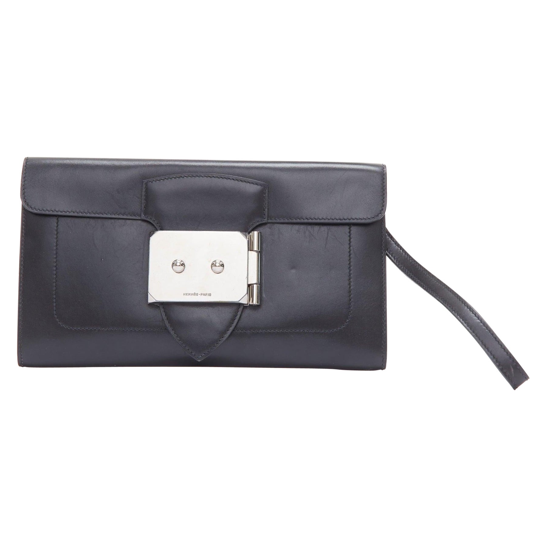 HERMES Pochette à bracelet Goodlock en cuir noir et métal argenté en vente