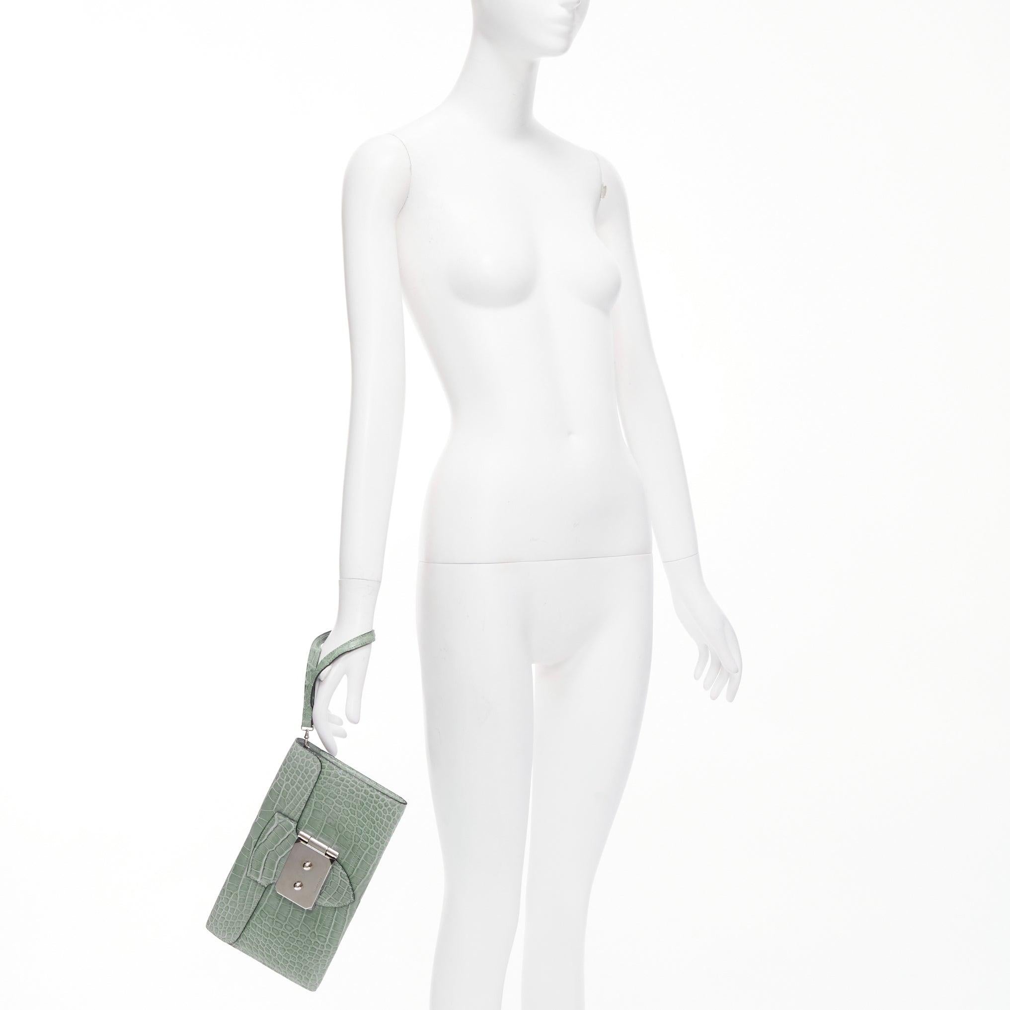 HERMES Goodlock Porosus mint green scaled leather PHW push clasp wrist clutch
Reference: JACG/A00161
Brand: Hermes
Model: Goodlock
Material: Leather
Color: Green
Pattern: Animal Print
Closure: Push Clasp
Lining: Green Leather
Extra Details: Logo