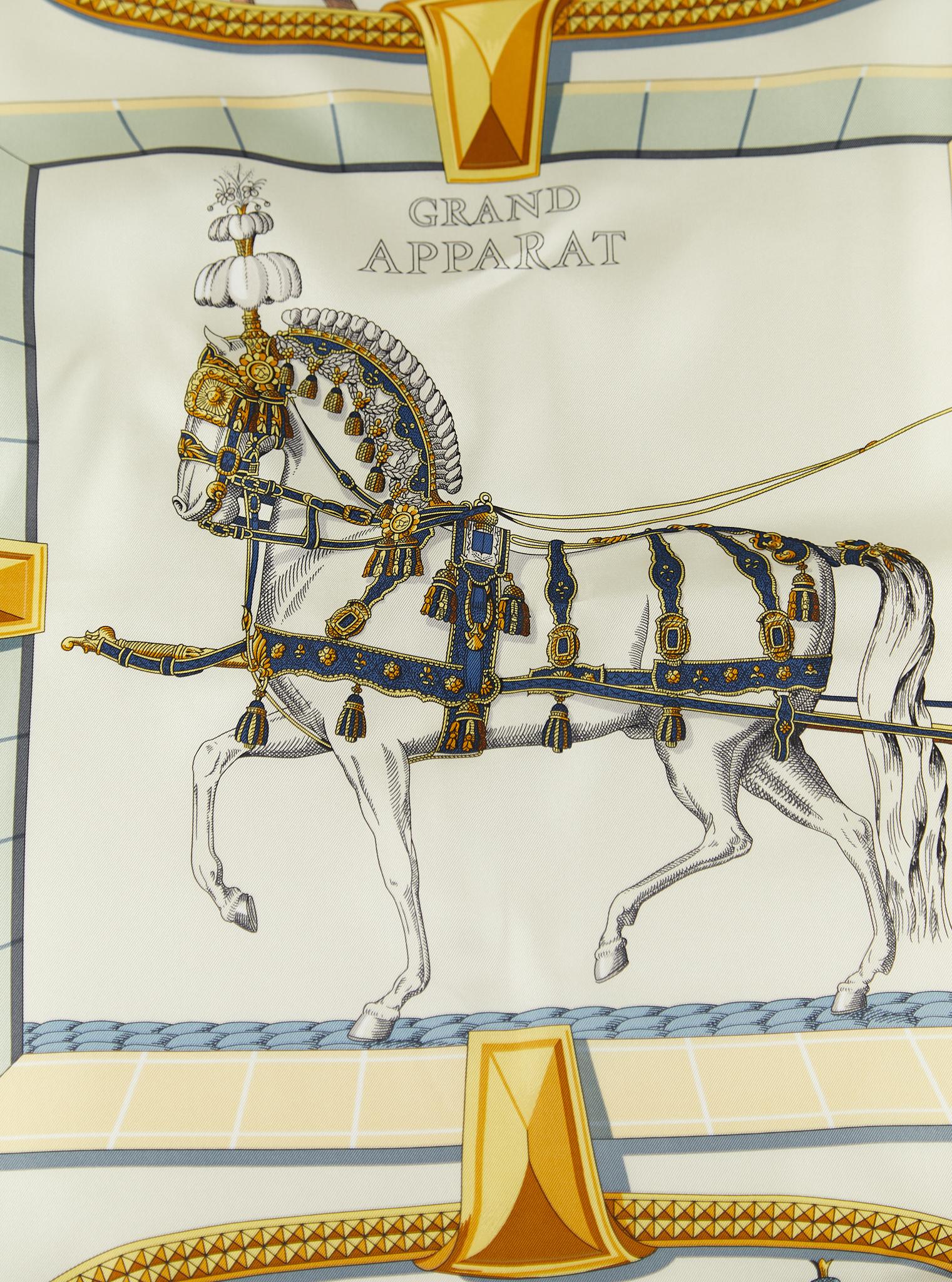 Hermès Grand Apparat Forever Schal aus Seidenköper mit handgerollten Kanten (100% Seide)

Hergestellt in Frankreich

Abmessungen: 90 x 90 cm 

*Kommt nicht mit Box
