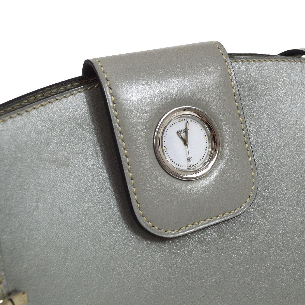 Pre-Owned Vintage Condition
From 1999 Collection
Box Calfskin Leather
Palladium Hardware
Leather Lining
Measures 11.75
