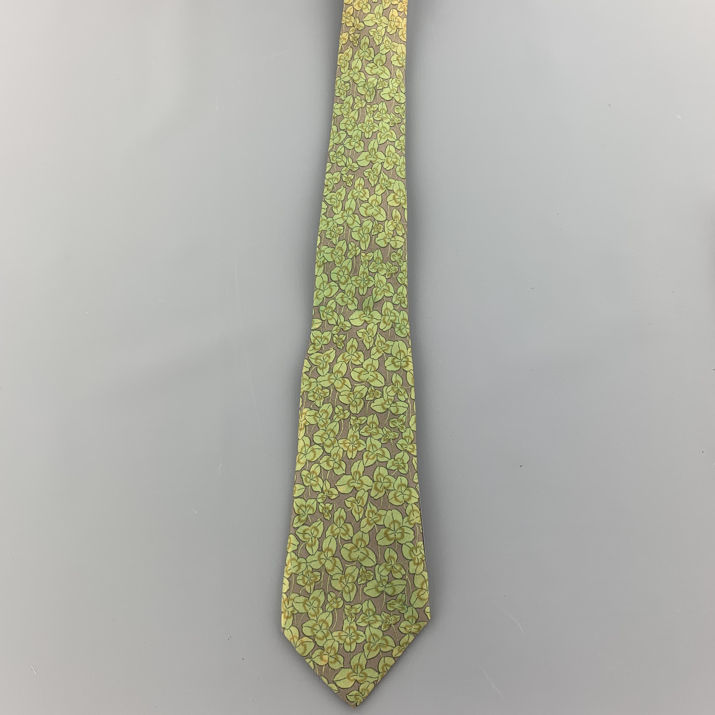 HERMES necktie comes in dark gray silk twill with all over green leaf print. Wear and discoloration throughout. As-is. Made in France.

Fair Pre-Owned Condition.

Width: 3.25 in.  