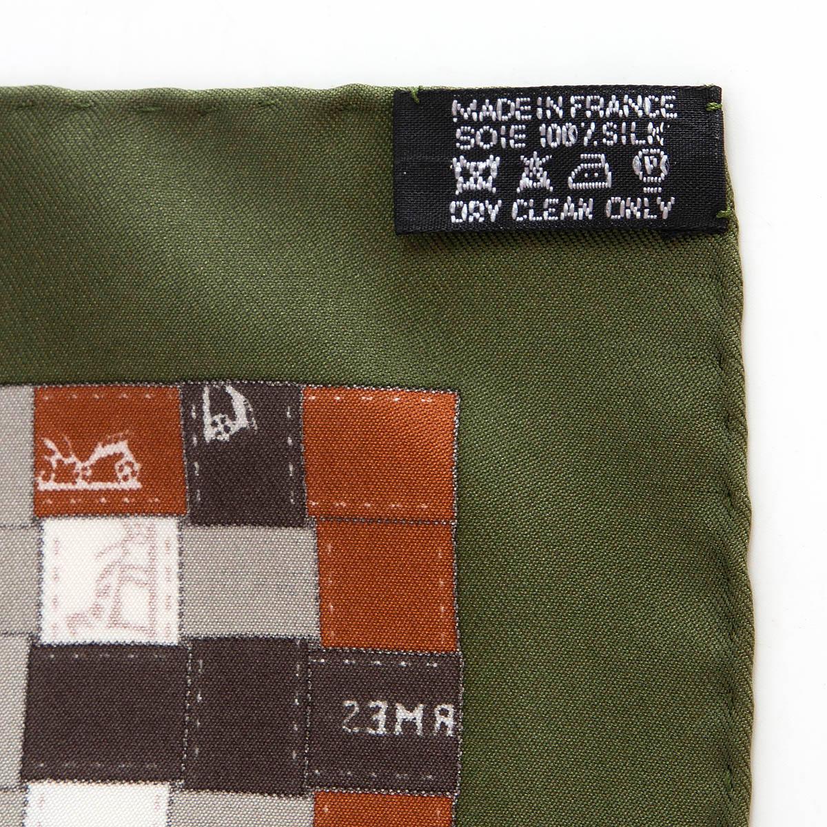 HERMES green & cognac silk BOLDUC AU CARRE 90 Twill Scarf In Excellent Condition For Sale In Zürich, CH