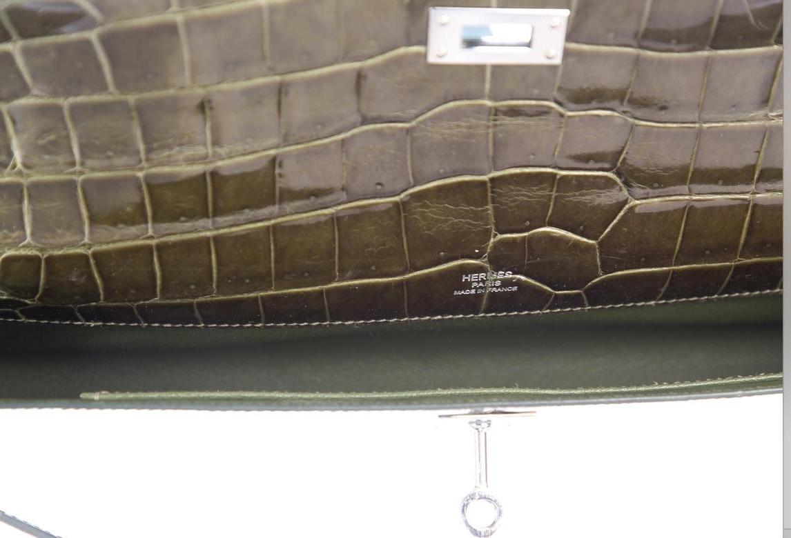 Hermes Green Crocodile Exotic Leather Kelly Evening Top Handle Clutch Bag in Box In Good Condition In Chicago, IL