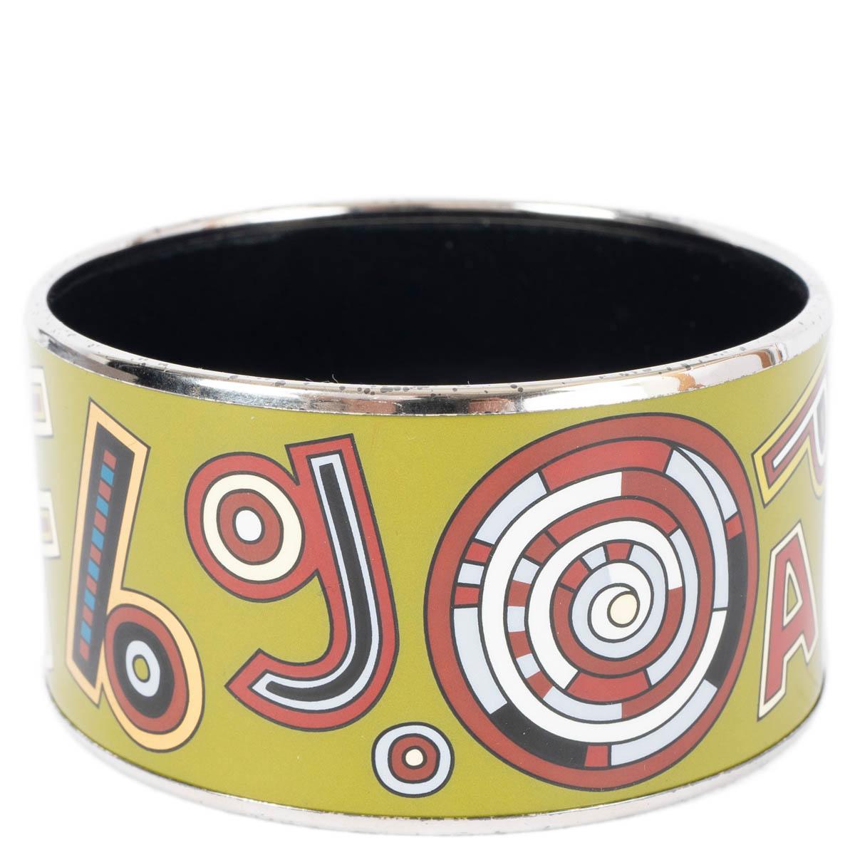 100% authentic Hermès Tohu-Bohu extra-wide bangle in khaki green and multicolor enamel with palladium hardware. Has been worn and is in excellent condition.

Measurements
Tag Size	L
Width	6cm (2.3in)
Circumference	19cm