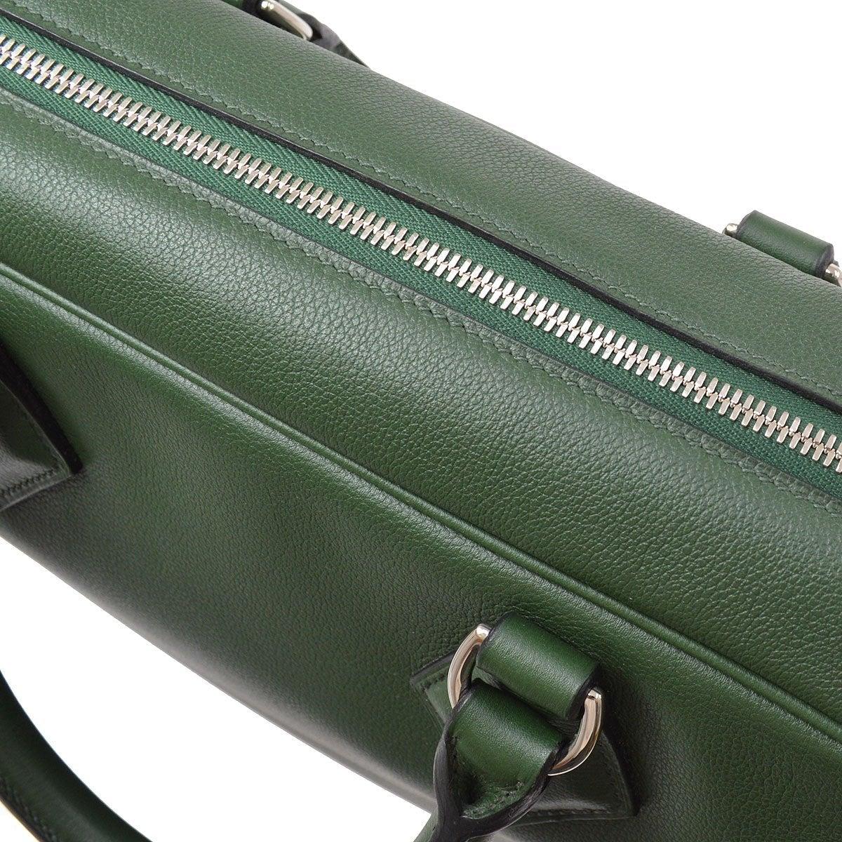 Herren-Trage-Tragetasche aus grünem Evergrain-Leder in Pflaume und Silber (Grau) im Angebot