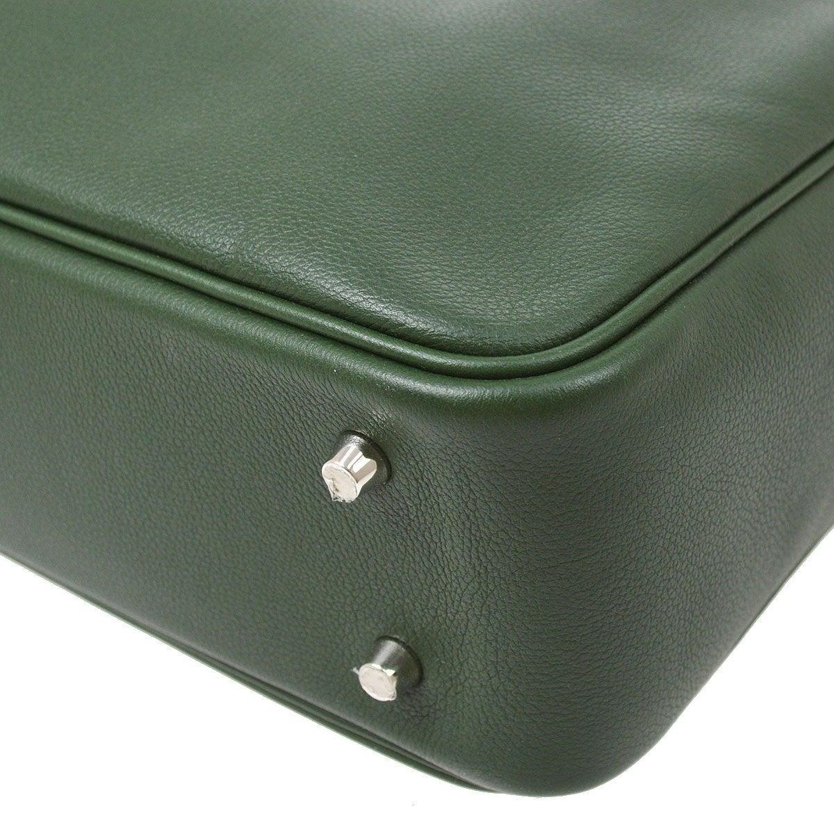 Herren-Trage-Tragetasche aus grünem Evergrain-Leder in Pflaume und Silber im Angebot 1