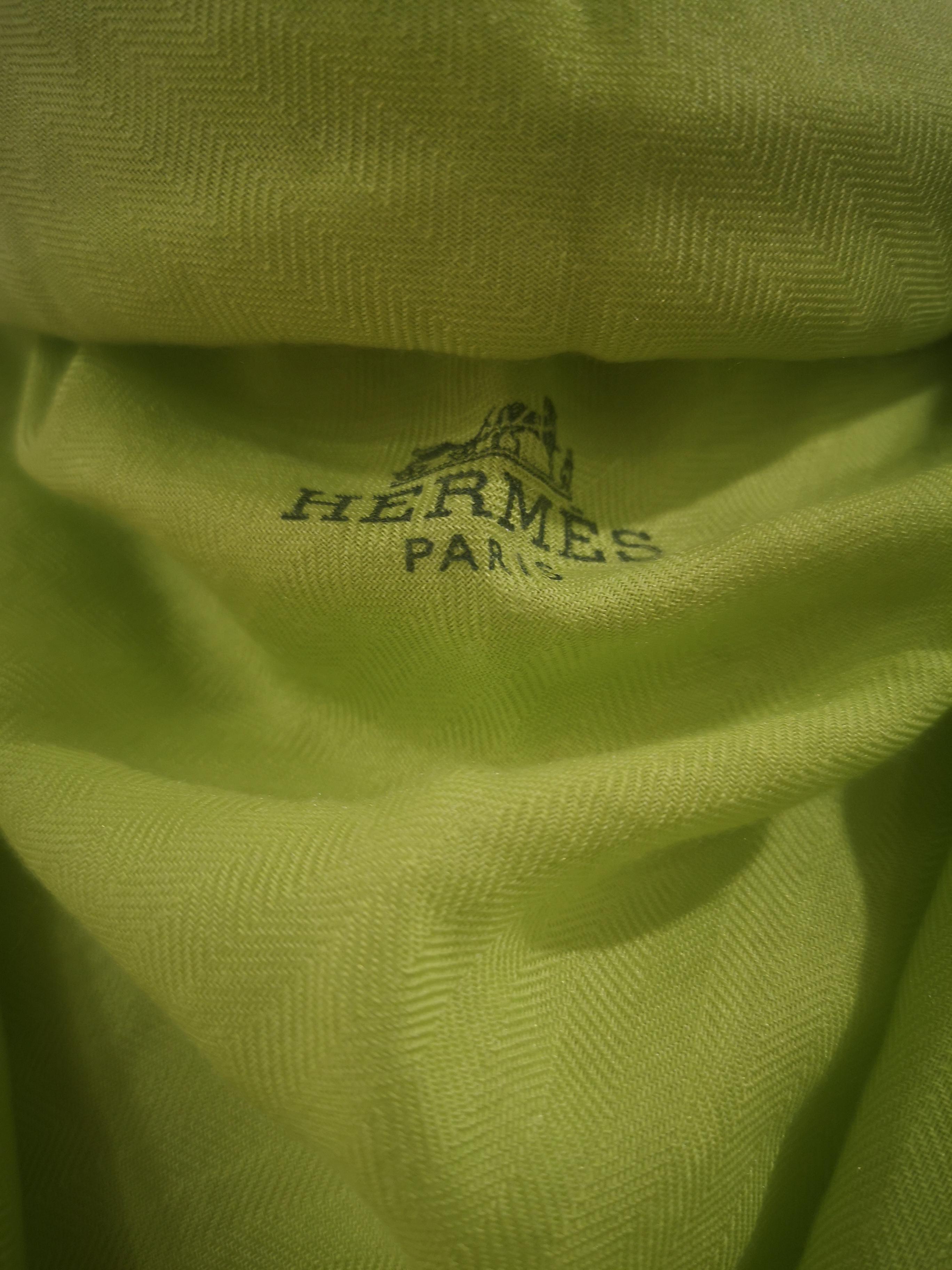 Hermes green fluo scarf - foulard  In Excellent Condition In Capri, IT