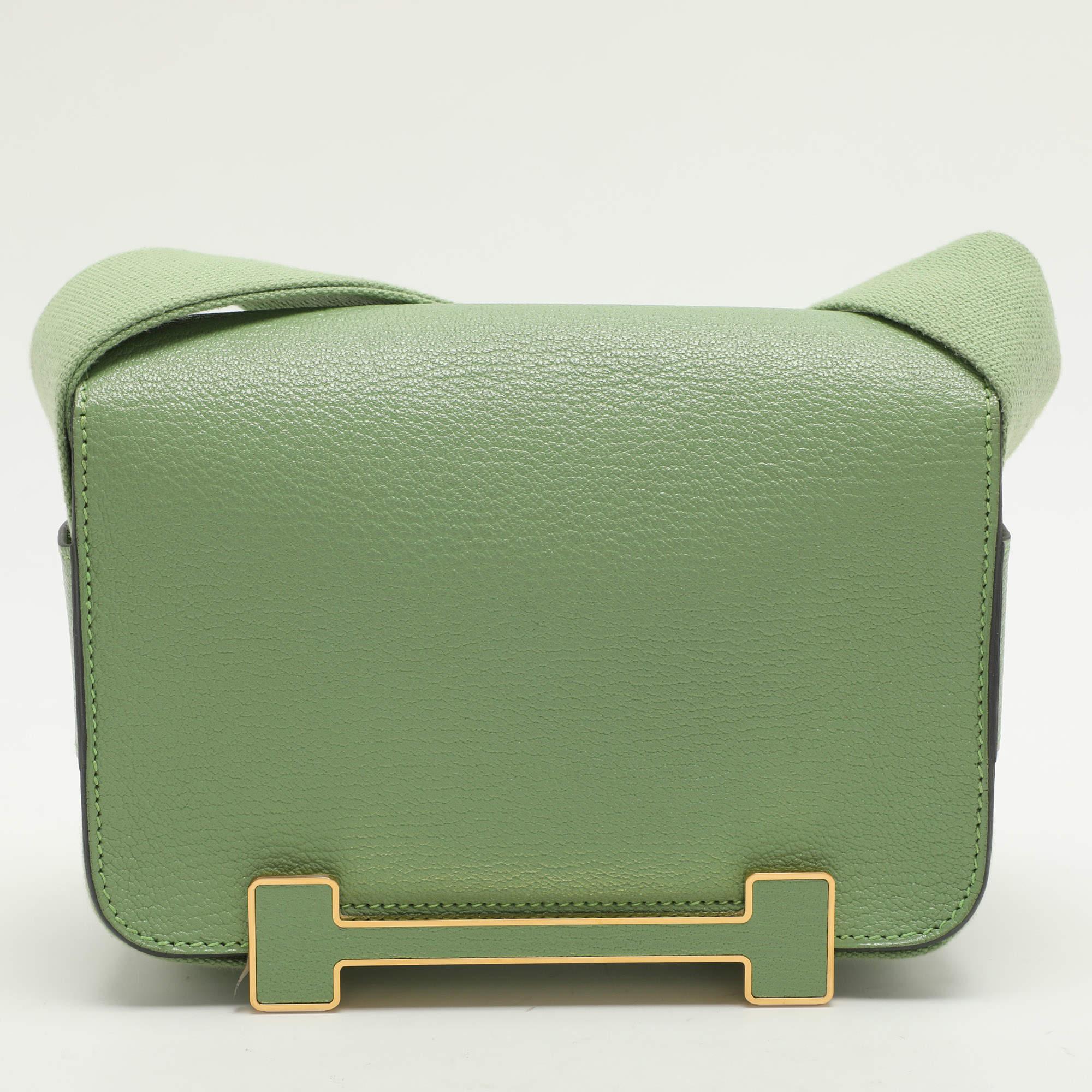 Hermes Green Leather Geta Shoulder Bag In Excellent Condition For Sale In Dubai, Al Qouz 2