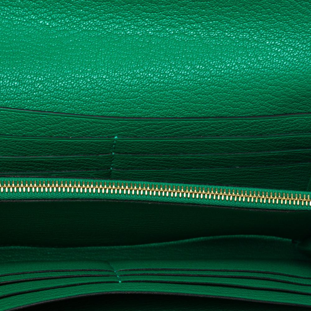 Hermes Green Leather Kelly Longue Wallet In New Condition In Dubai, Al Qouz 2