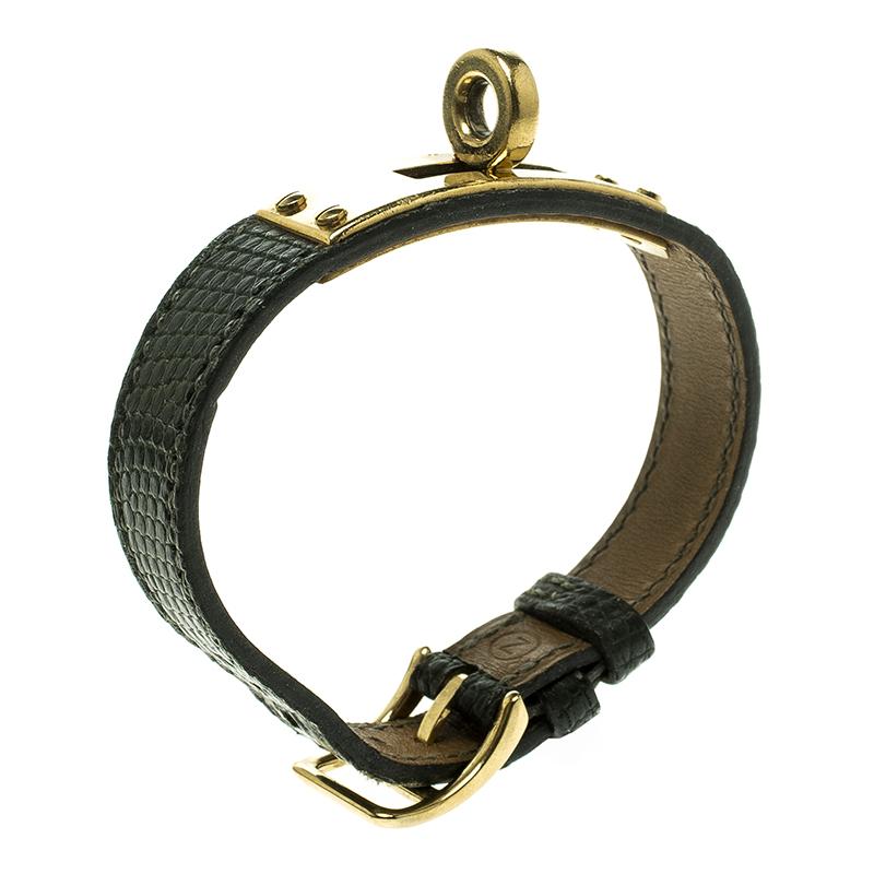 This Hermes Kelly bracelet is the perfect piece to stack with your wristwatch or other bracelets in the similar lines. It features a green lizard skin body secured with a buckle closure. It comes with a gold-plated metal top seen in most of the