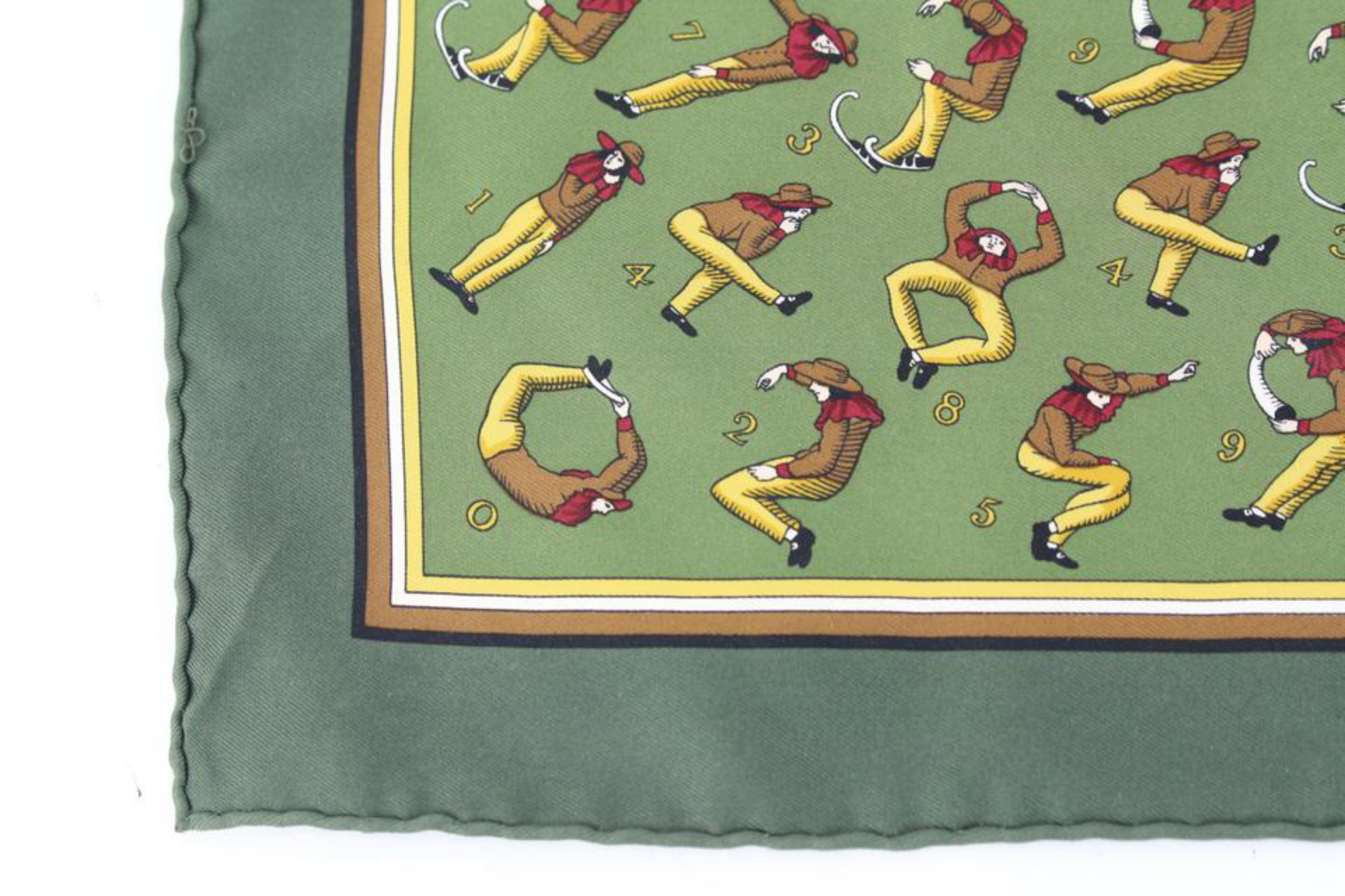 Marron Hermès Green Man Stretch Pose Yoga Silk Scarf  48h428s en vente