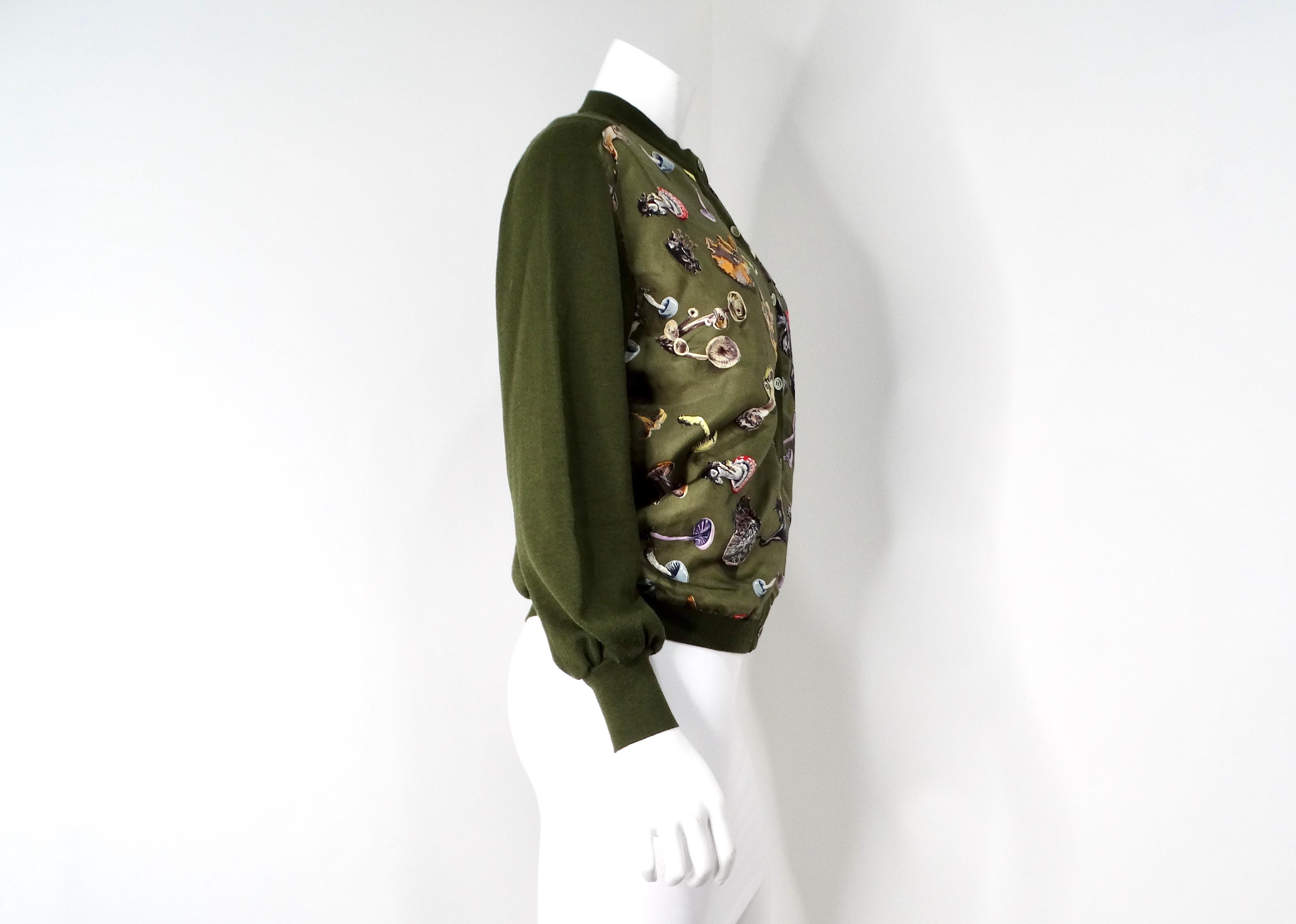 Cardigan en soie et laine imprimé champignon vert Hermes circa 1980 en vente 1