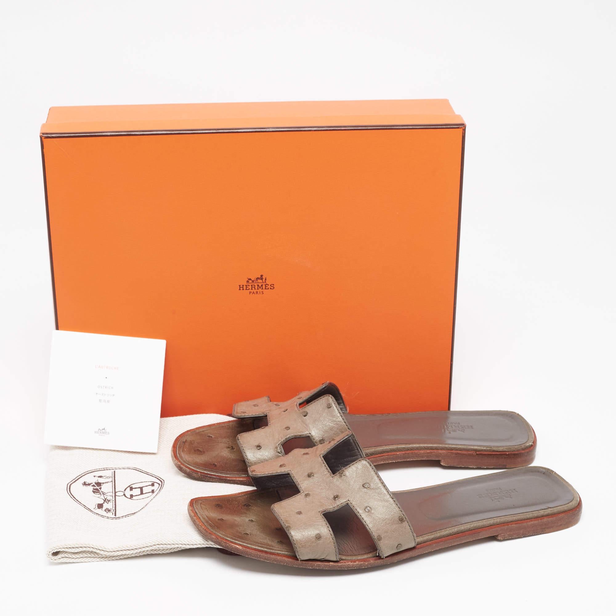 Hermes Green Ostrich Leather Oran Sandals Size 40.5 For Sale 5