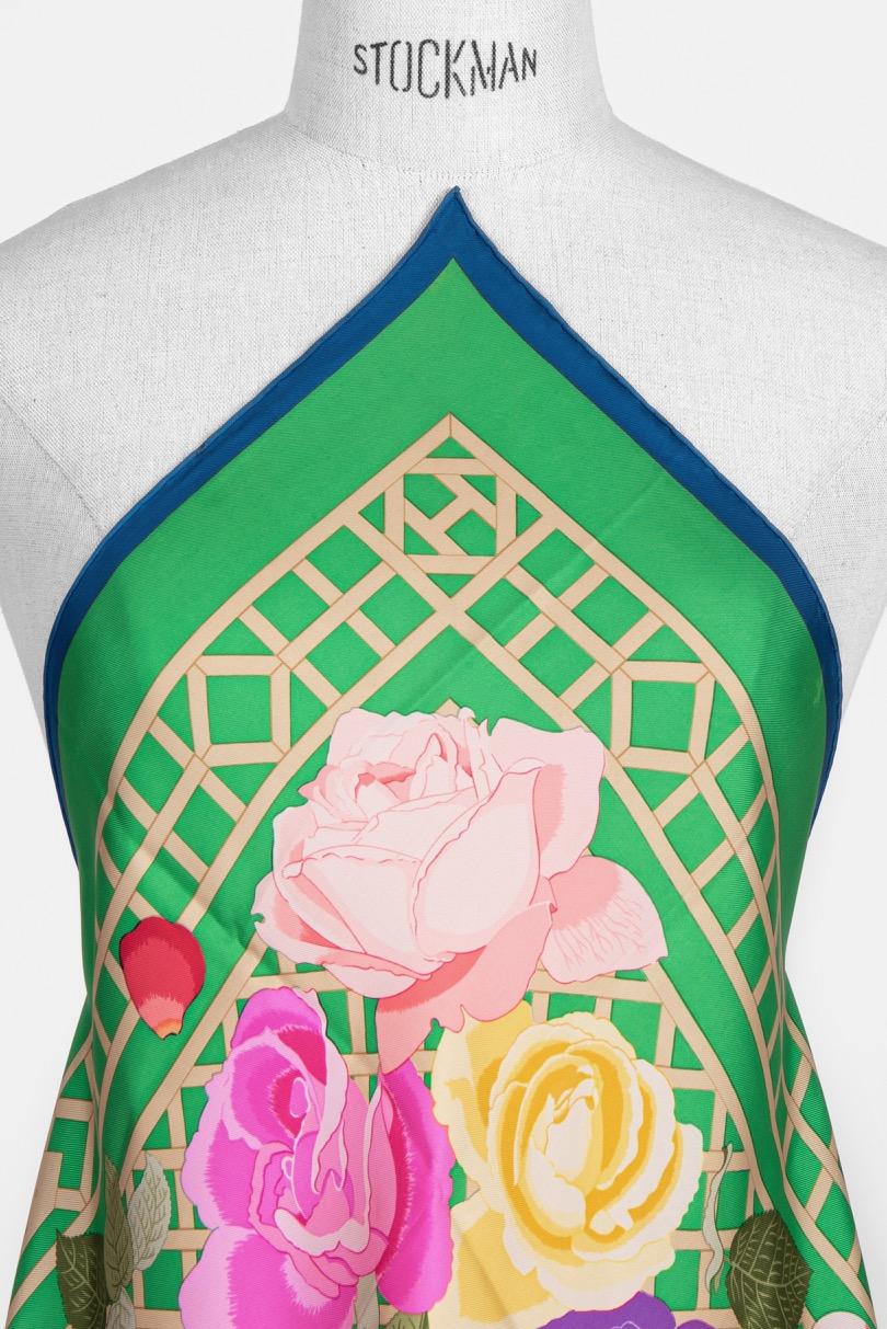 Hermès Green Pinks Blue ROSERAIE 90 cm Silk Scarf Christiane Vauzelles 1990 In Excellent Condition In Munich, DE