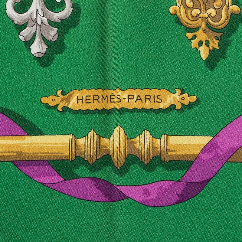 Women's or Men's HERMES green silk FERRONNERIE 90 Twill Scarf For Sale
