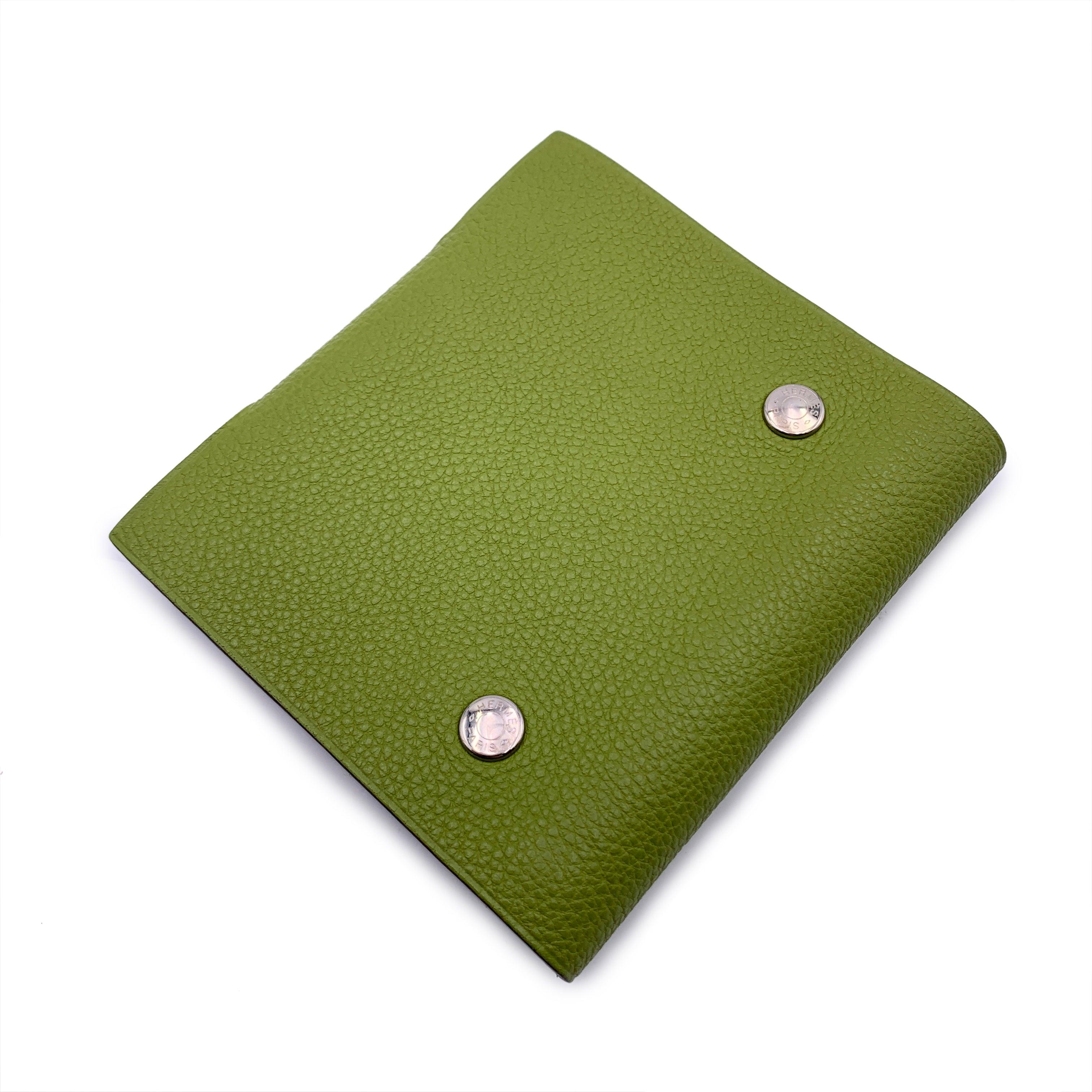 Hermès mini ULYSSE notebook cover in green Togo leather, palladium silver tone hardware. The cover opens with a snap to a suede interior. Original Hermes refill included. Logos / Tags: 'HERMES Paris - Made in France' tag inside, embossed data code