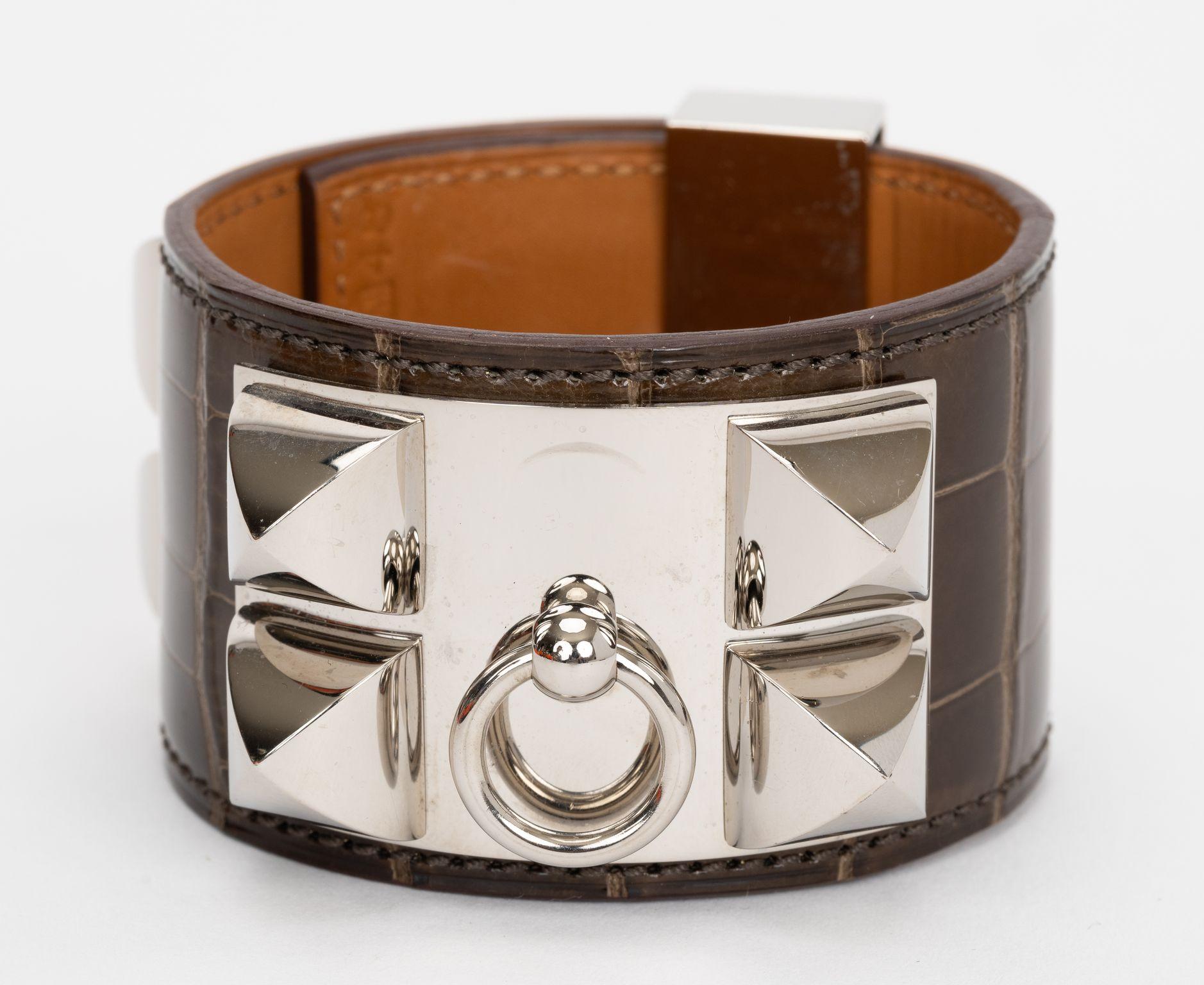 Hermes Collier De Chien in grauem Alligator mit Datumsstempel M. Kommt mit Originalbox und Band.