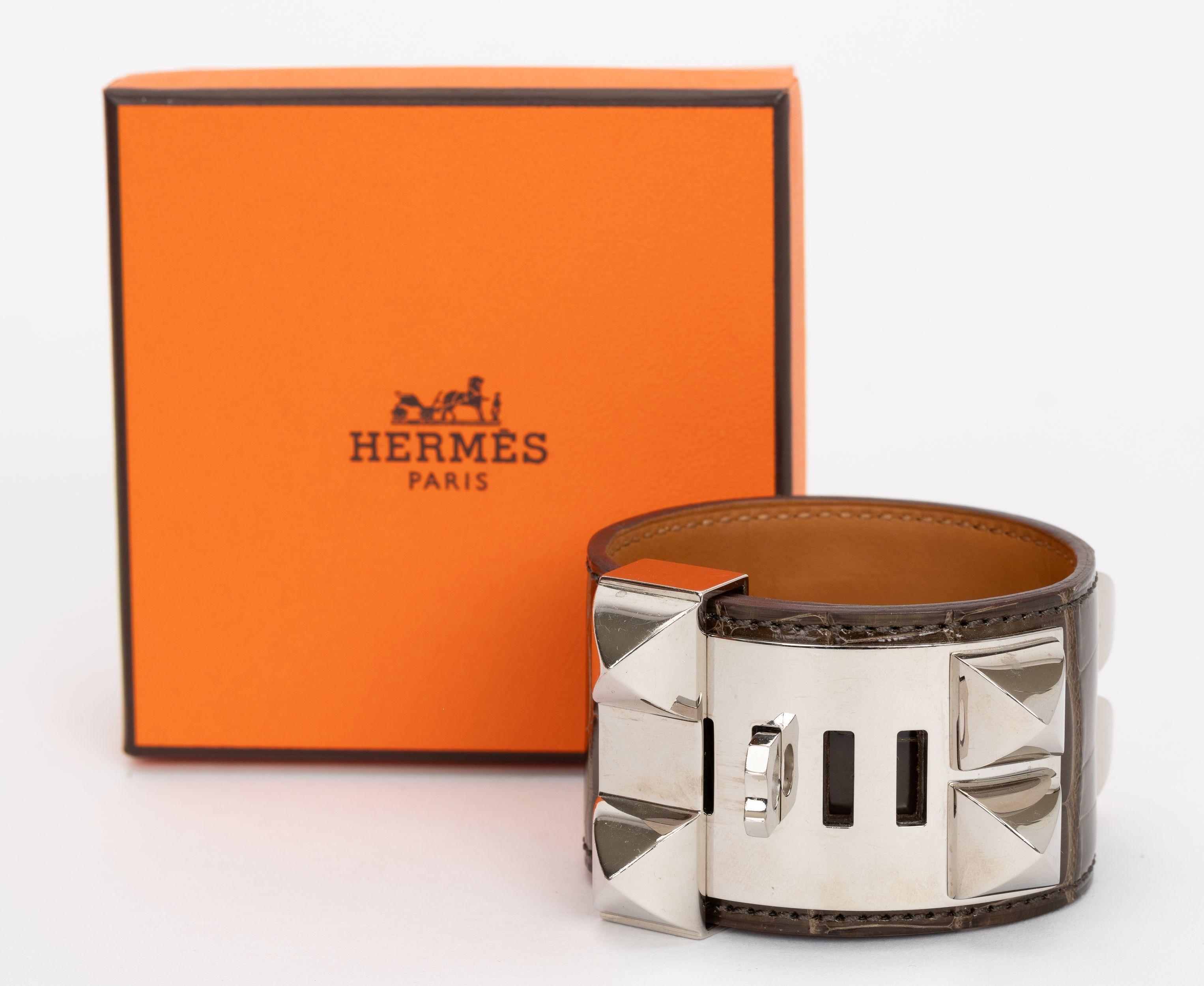 Hermes Grau Alligator Collier De Chien im Angebot 3