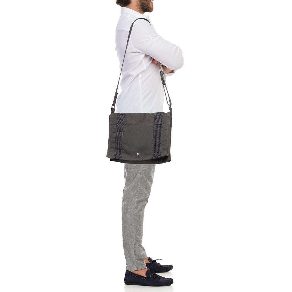 This Hermes messenger bag is carefully crafted to offer you a luxurious accessory you will cherish. It is marked by high quality and enduring appeal. Invest in it today!