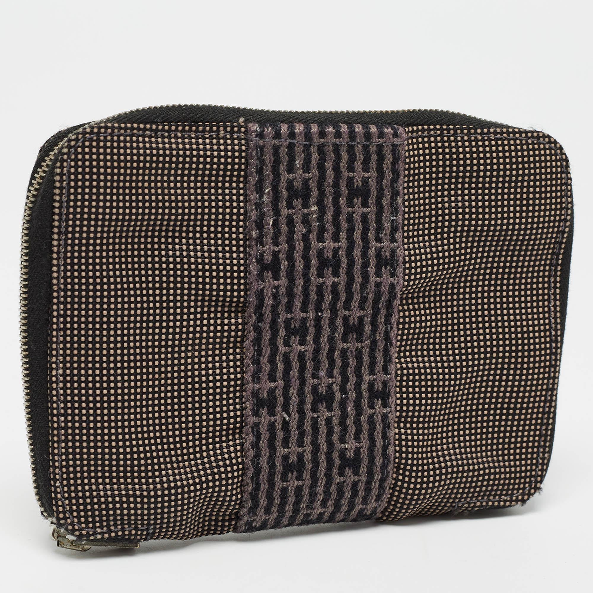 Hermes Grey Canvas Herline Zip Wallet In Good Condition In Dubai, Al Qouz 2