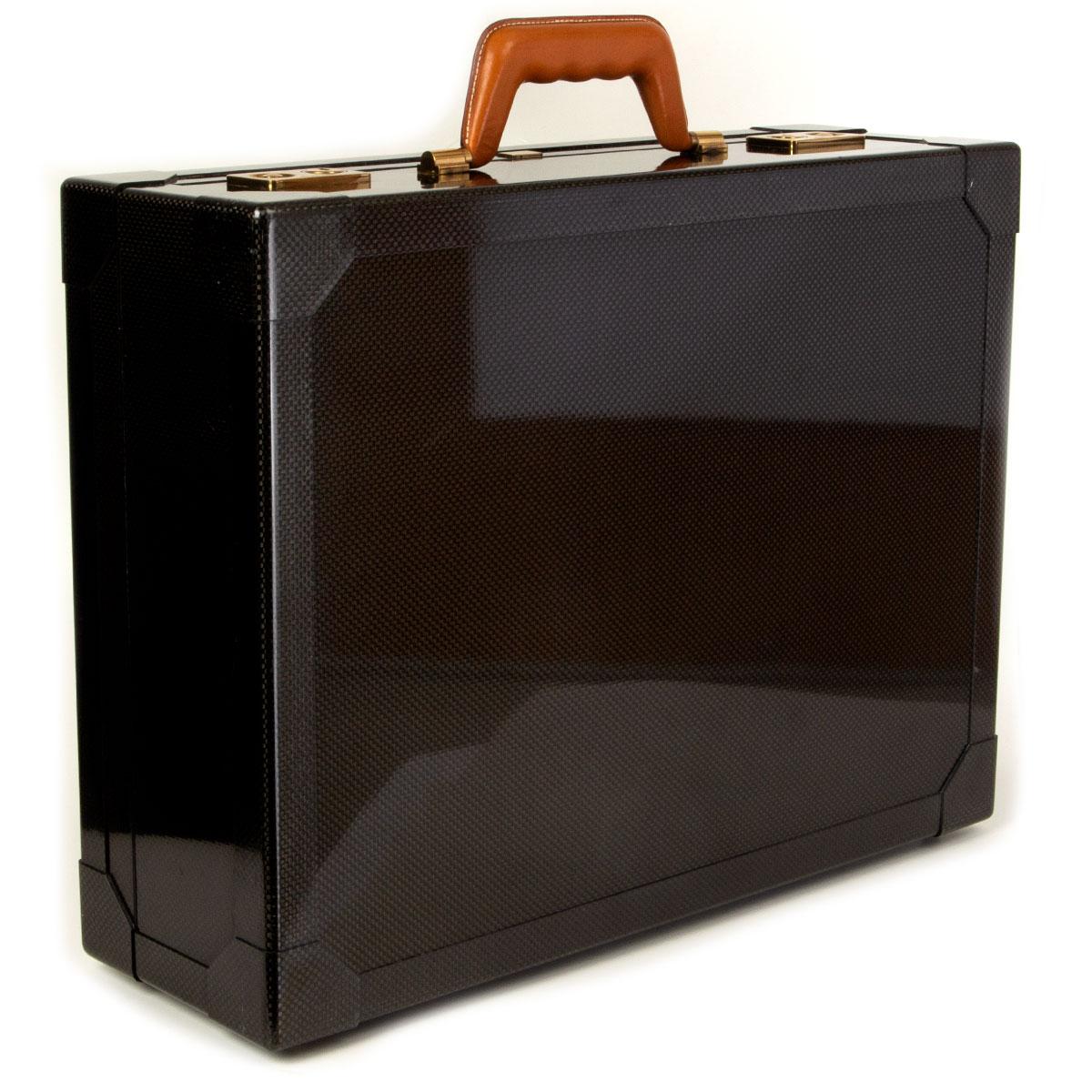 100% authentic Hermès 'Espaces 48' briefcase in anthracite carbon fiber with a Vache Naturelle leather handle featuring gold-plated hardware. Limited edition from the late 1980's, number 360/500. Lined in light brown leather with a pocket in the lid