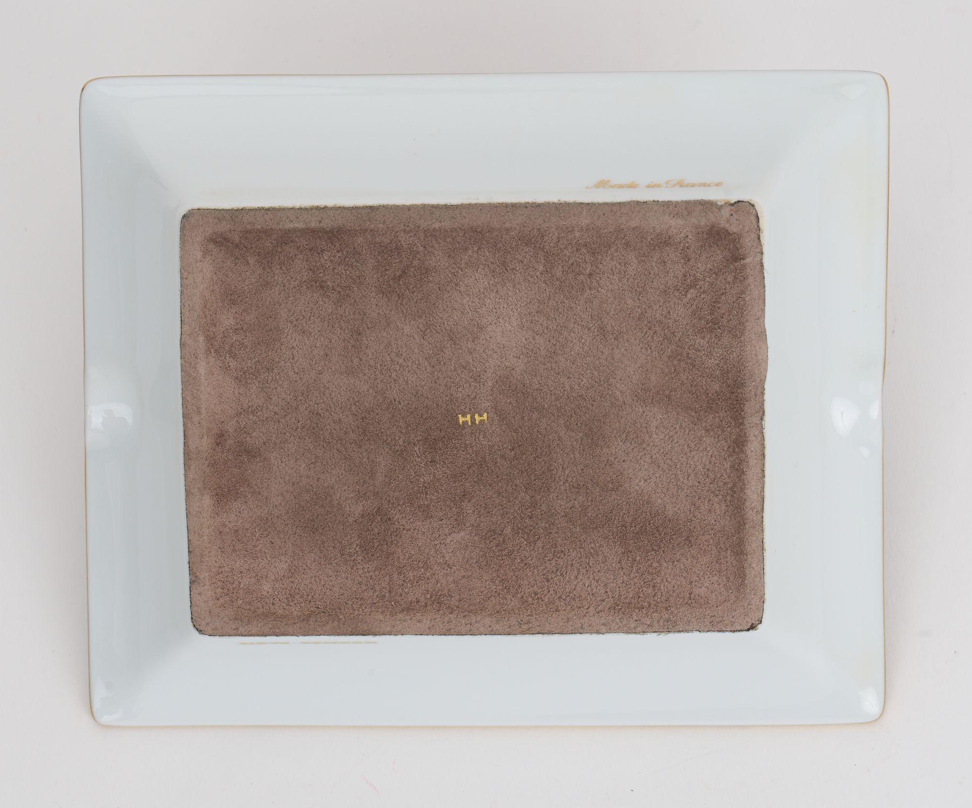 This Hermès Beagle ashtray features beagles beautifully printed on porcelain with a gold border. This has a bold look of classic sophistication, to compliment any room!
