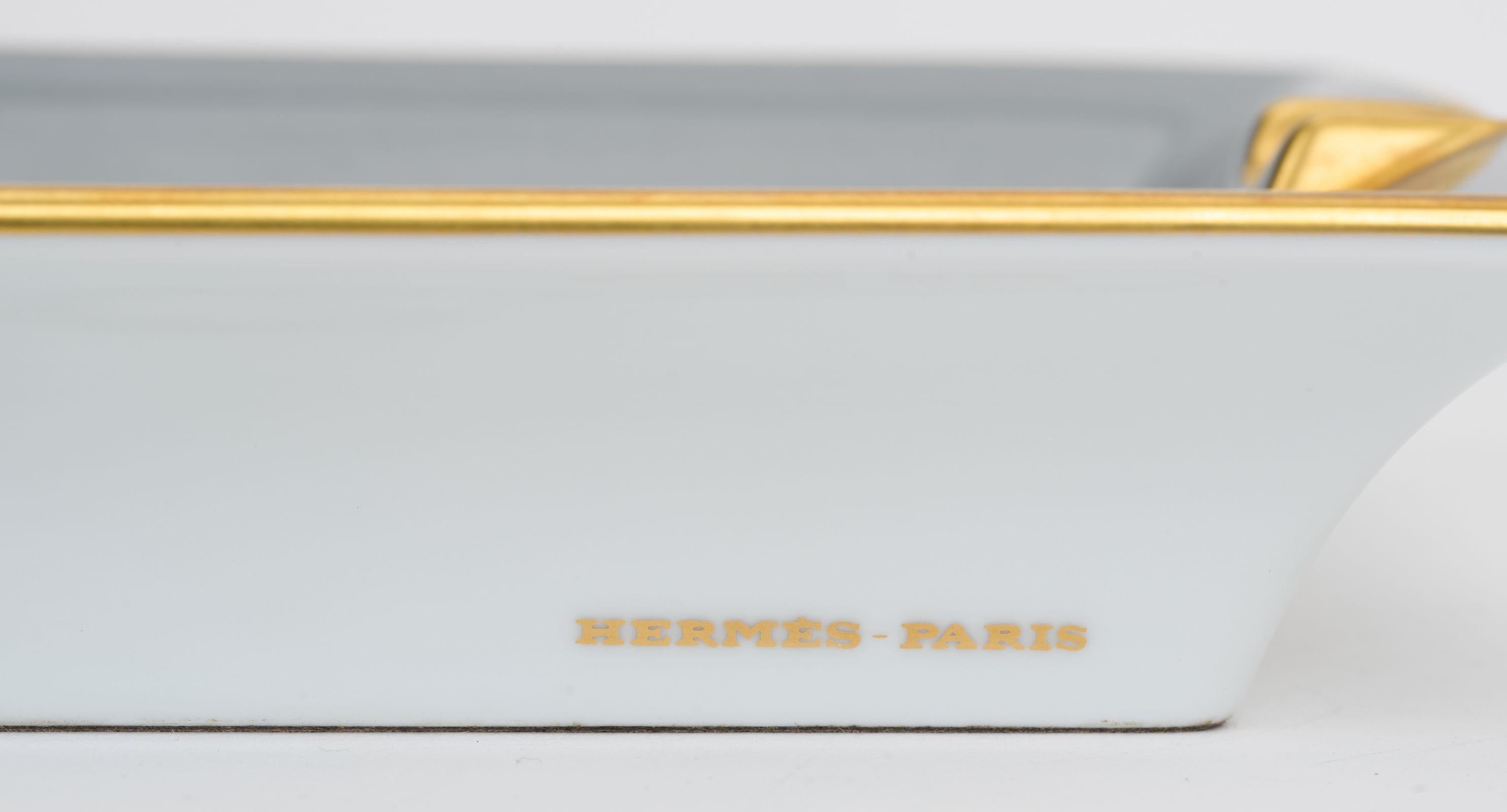 Hermès Grey Gold Dog Porcelain Ashtray In Excellent Condition For Sale In West Hollywood, CA