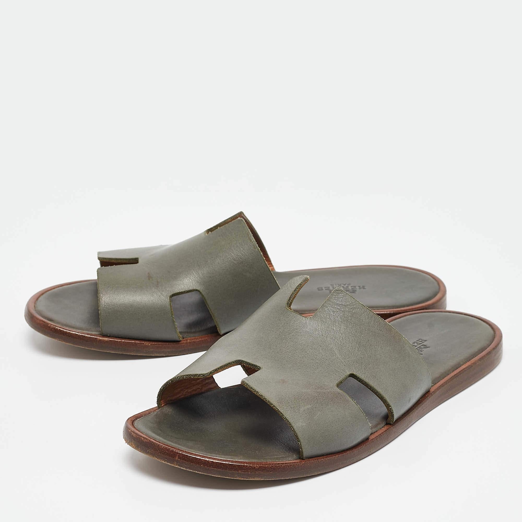 These sandals are chic and constructed with care for a great fit. Crafted from quality materials they are durable easy to style and fabulous with comfortable interiors artful designing and beautiful uppers.