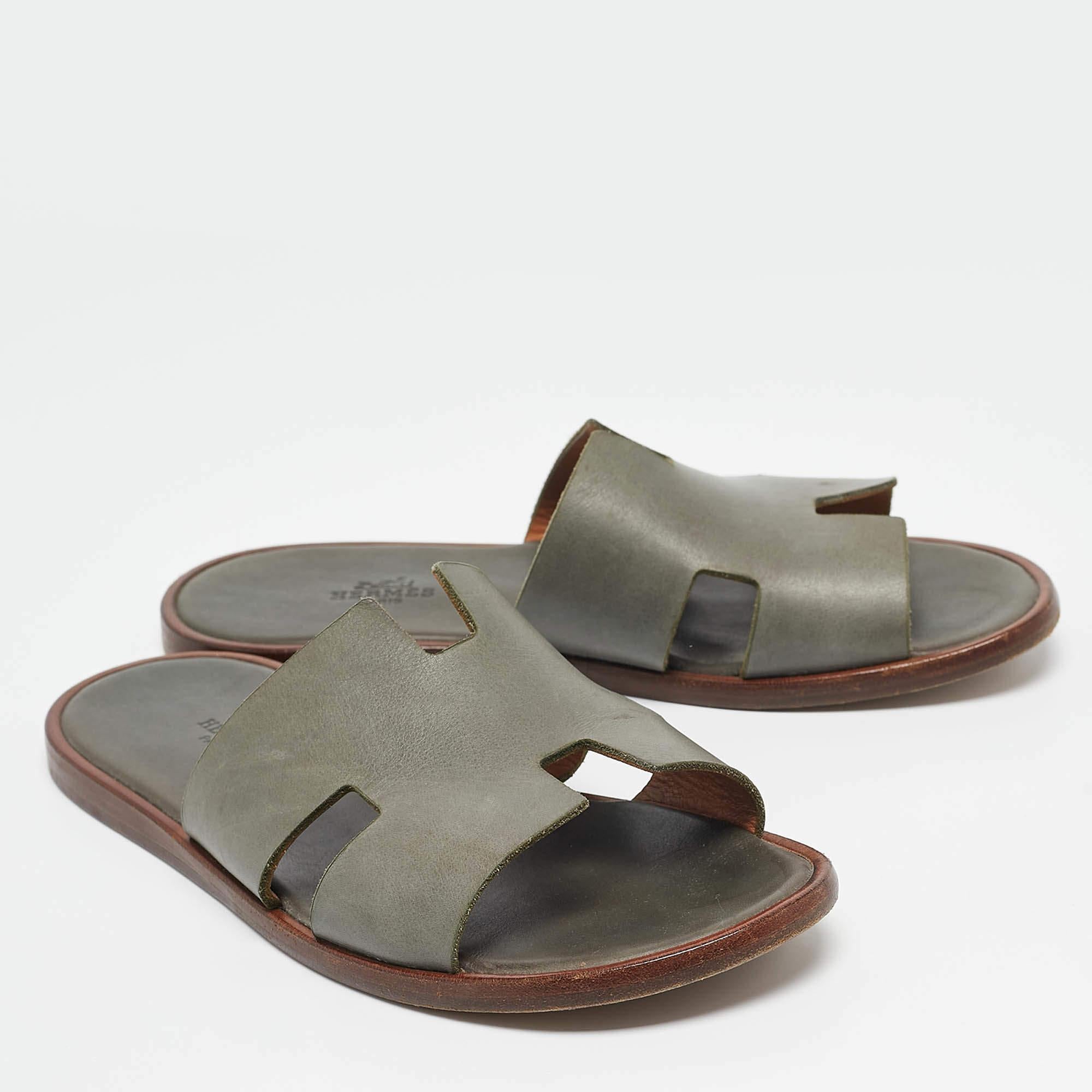 Hermes Grey Leather Izmir Flat Sandals Size 40 In Good Condition In Dubai, Al Qouz 2