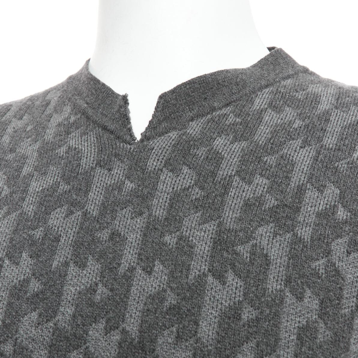 Pull HERMES gris en laine mérinos et cachemire H monogramme intarsia L
Référence : PRWU/A00061
Marque : Hermès
Matière : Laine mérinos, cachemire
Couleur : Gris
Motif : Monogramme
Fermeture : Pull-over
Détails supplémentaires : Monogramme