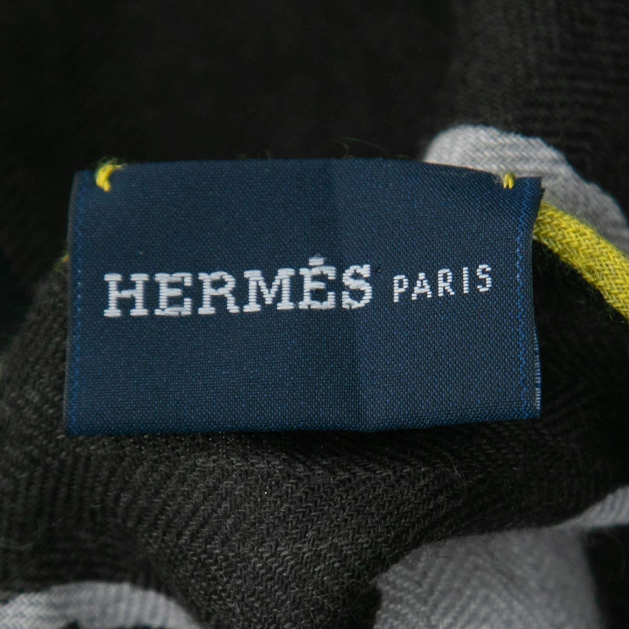 Hermes Grey/Purple Imprimeur Fou Sequences Cashmere & Silk Losange Scarf In Excellent Condition In Dubai, Al Qouz 2