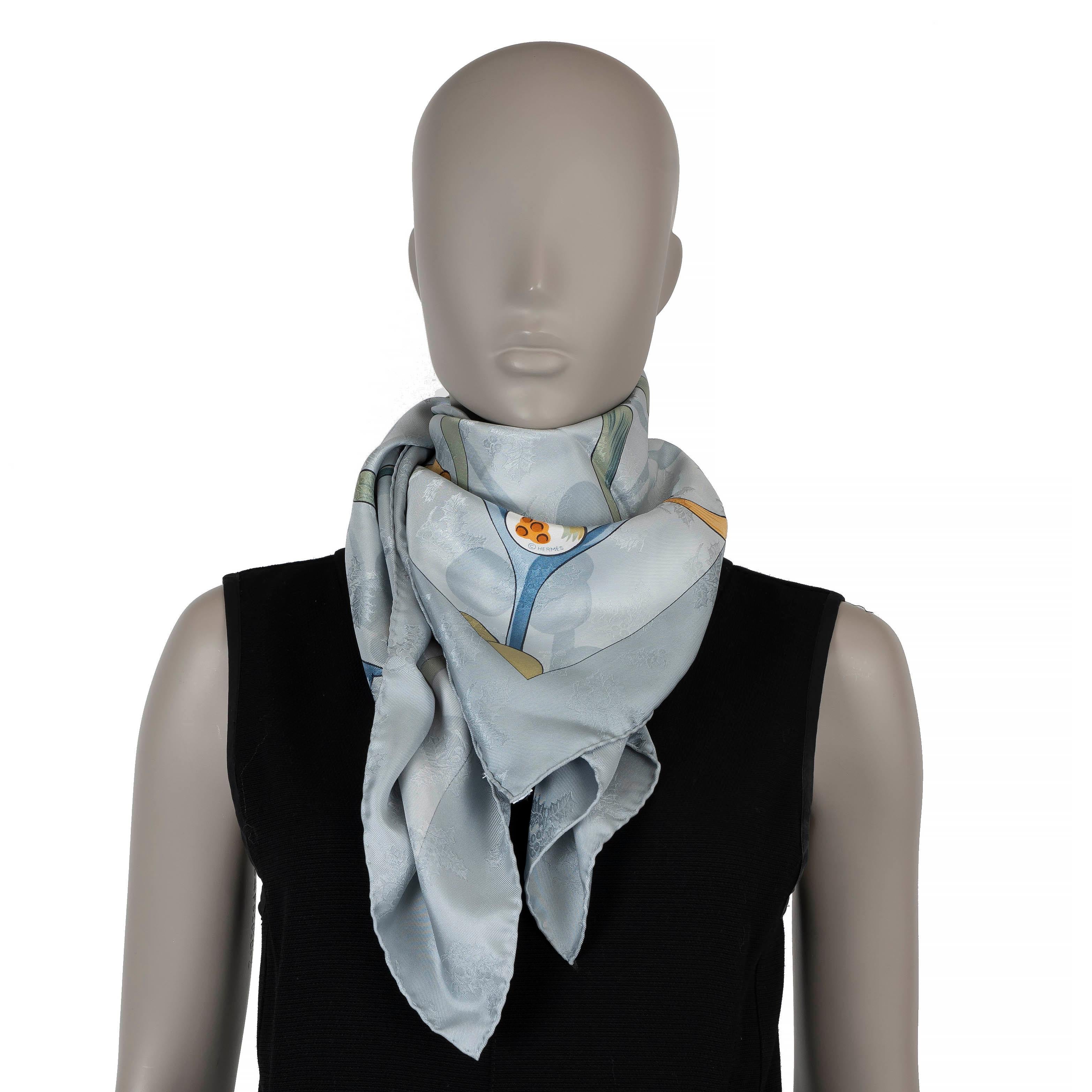 HERMES grey silk NEIGE D'ANTAN 90 JACQUARD Scarf In Excellent Condition For Sale In Zürich, CH