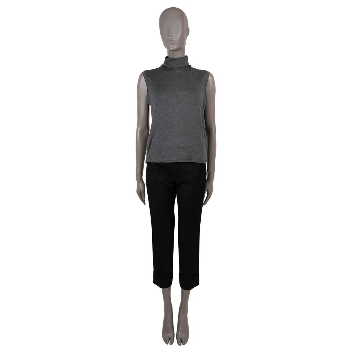 100% authentic Hermès sleeveless turtleneck sweater in grey silk (93%) and elastane (7%). Has been worn and is in excellent condition. 

Measurements
Tag Size	40
Size	M
Shoulder Width	37cm (14.4in)
Bust From	94cm (36.7in)
Waist From	94cm