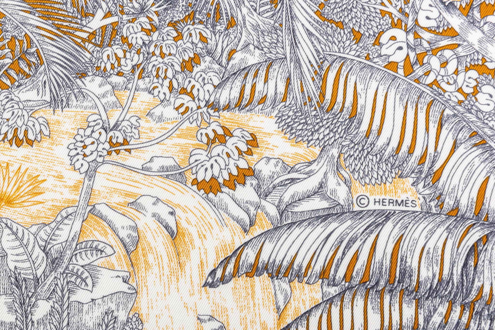 Beige Sciarpa in seta Hermès Grigio Giardino Tropicale in vendita