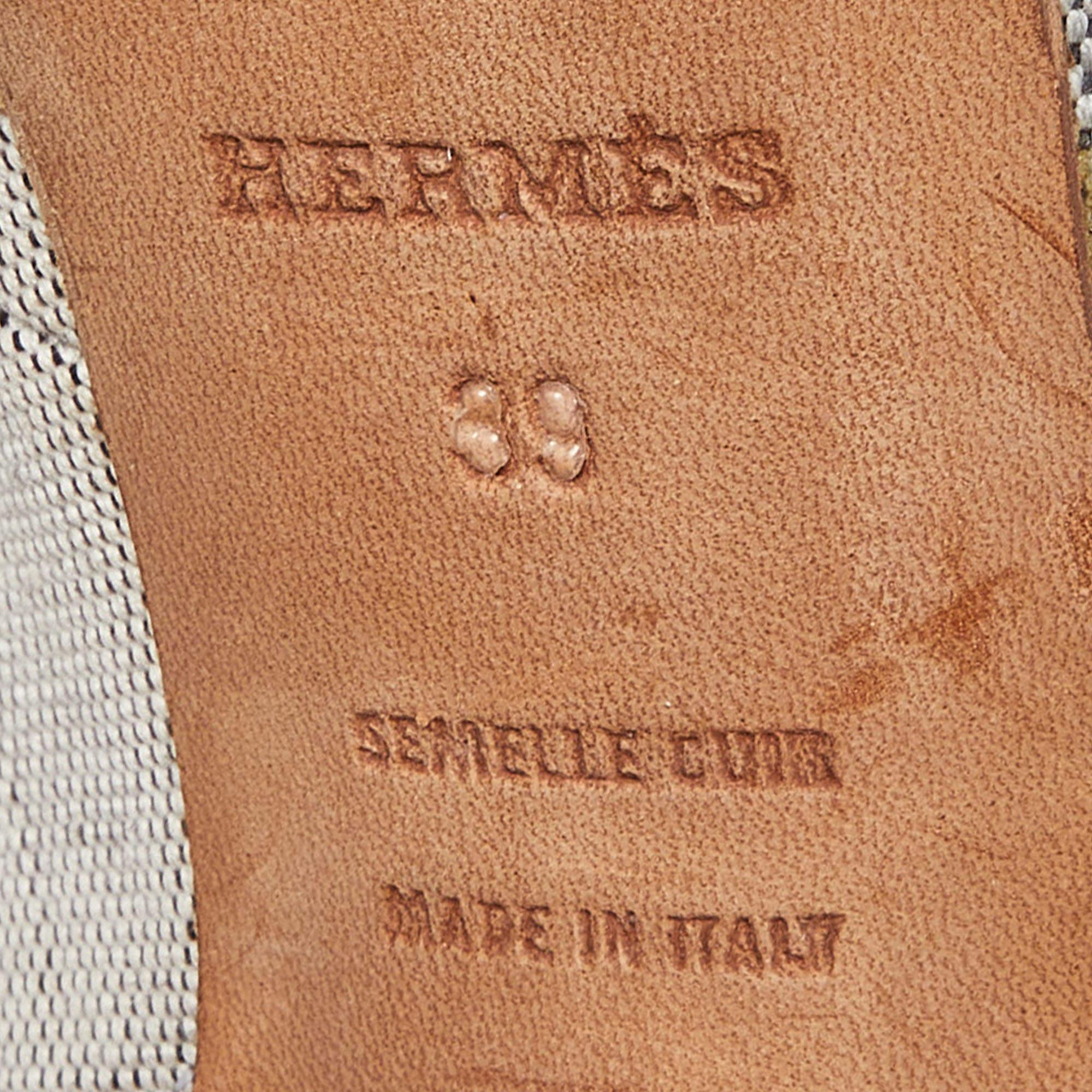 Bottines à lacets en toile et cuir gris/blanc Hermes Taille 39 en vente 2