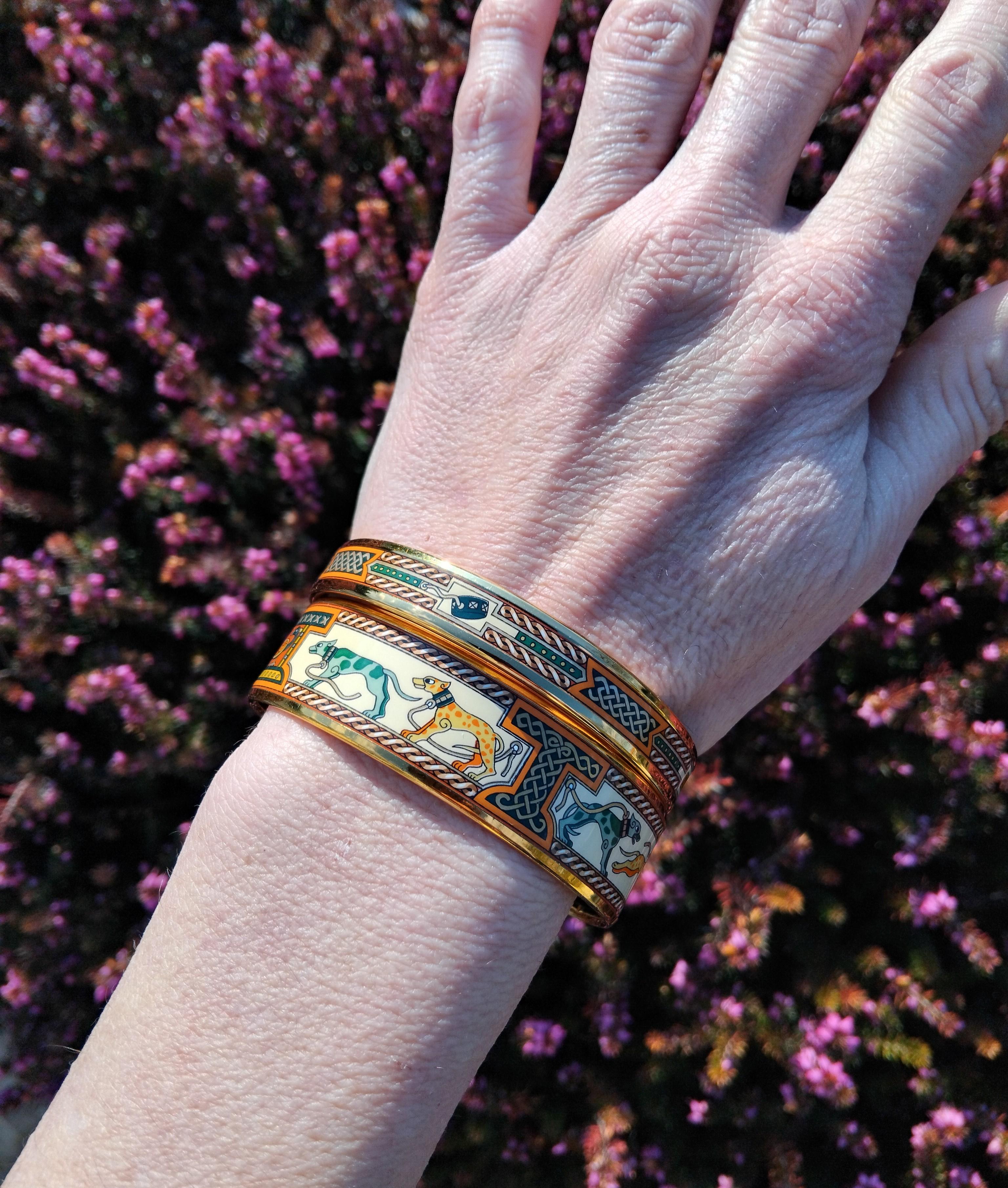 Hermès Perros Galgos Levriers Juego de 2 Pulsera esmaltada a juego Talla 65 en venta 14