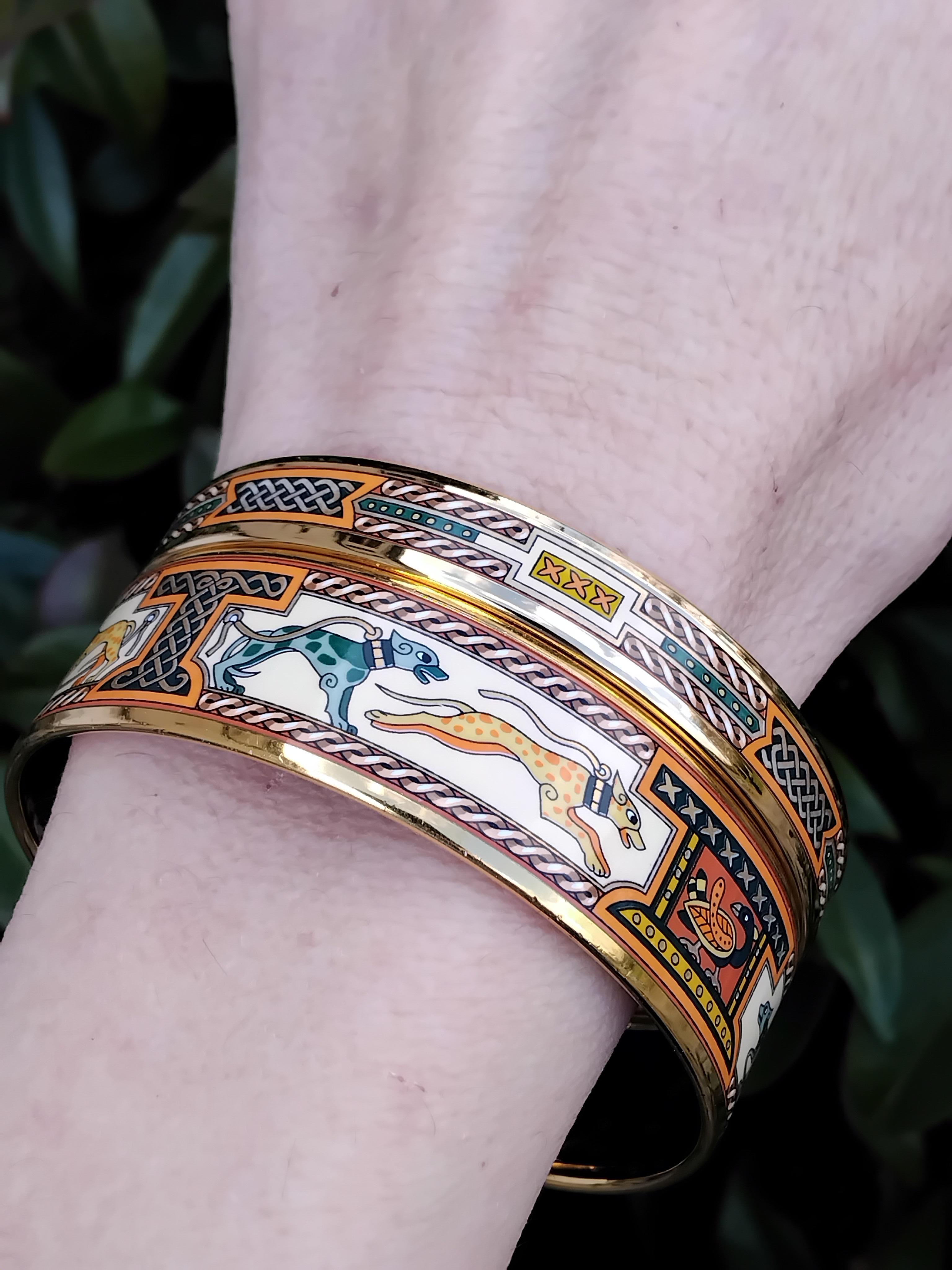 Hermès Perros Galgos Levriers Juego de 2 Pulsera esmaltada a juego Talla 65 en venta 16