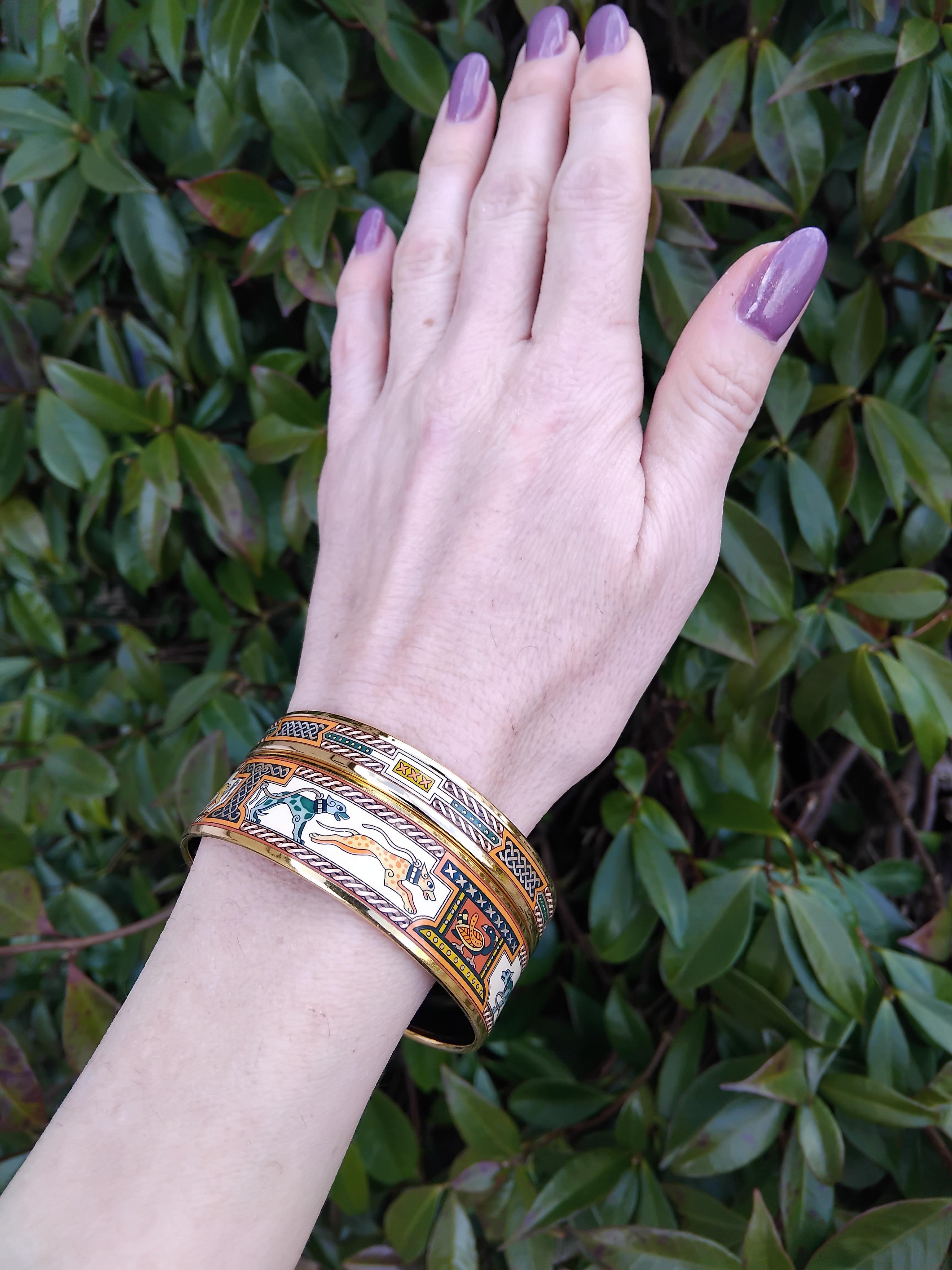 De las mujeres Hermès Perros Galgos Levriers Juego de 2 Pulsera esmaltada a juego Talla 65 en venta