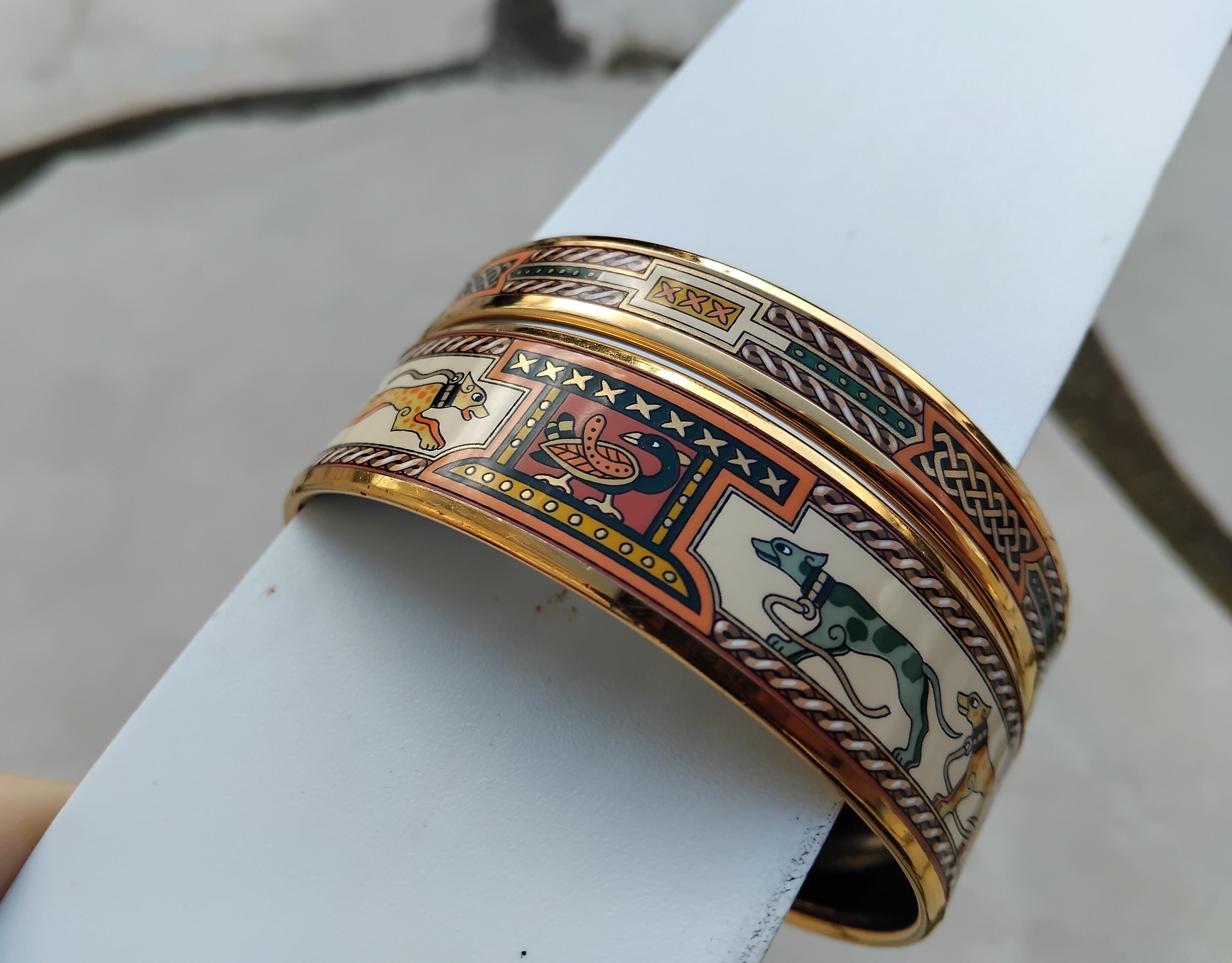Hermès Perros Galgos Levriers Juego de 2 Pulsera esmaltada a juego Talla 65 en venta 1