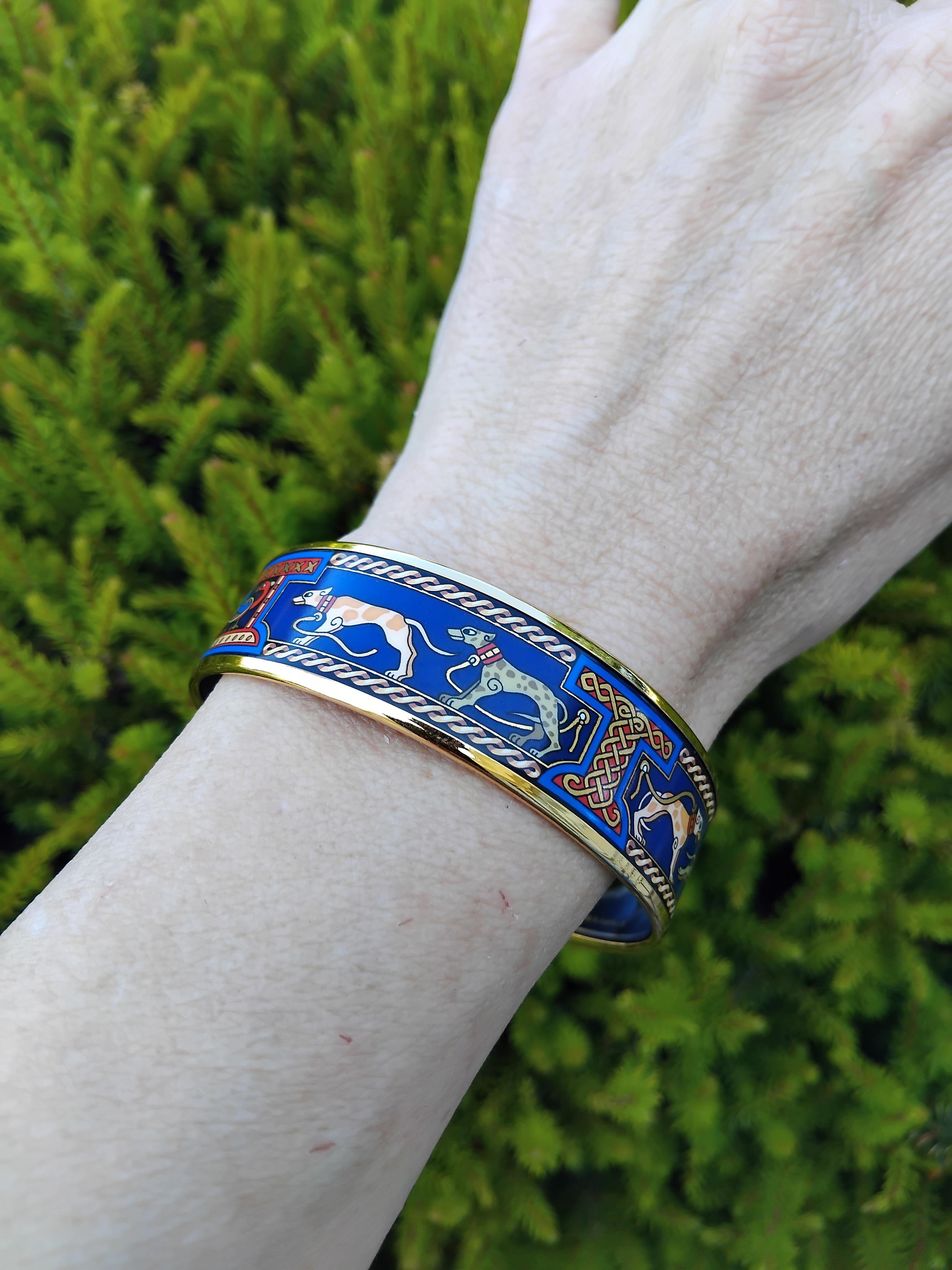 Gorgeous Authentic Hermès Bracelet

Print: Lévriers (Greyhound Dogs)

